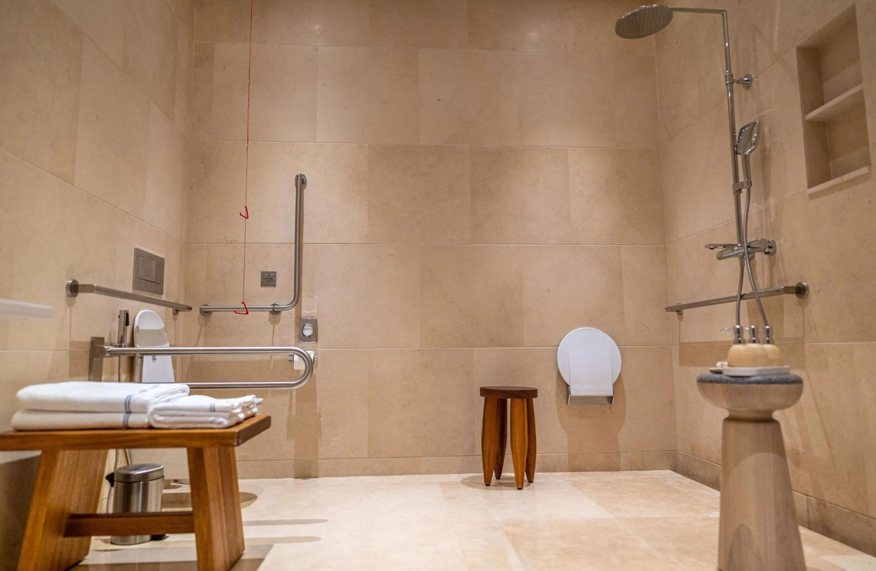 Shower in Mango House Seychelles, LXR Hotels & Resorts