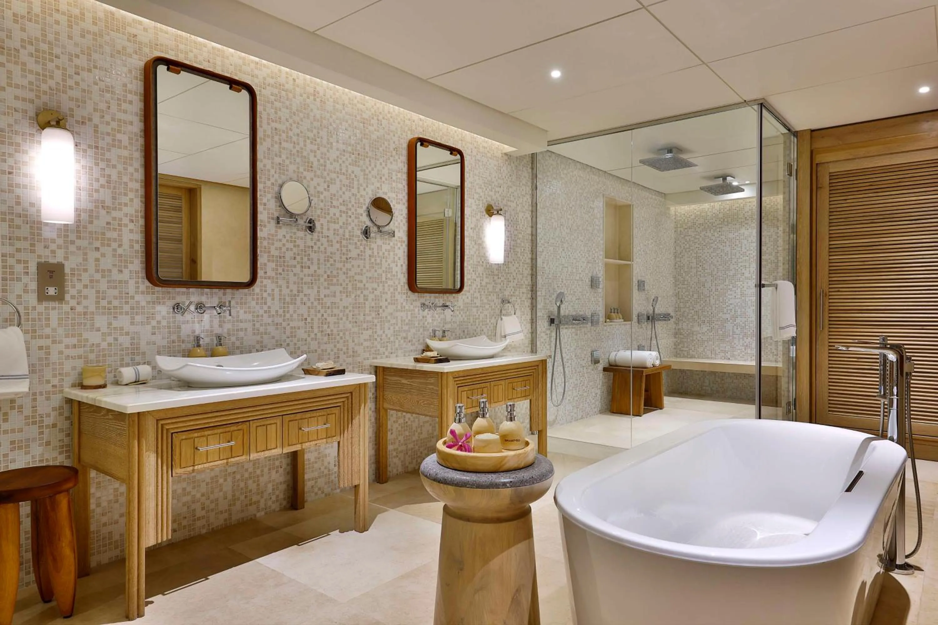 Shower in Mango House Seychelles, LXR Hotels & Resorts