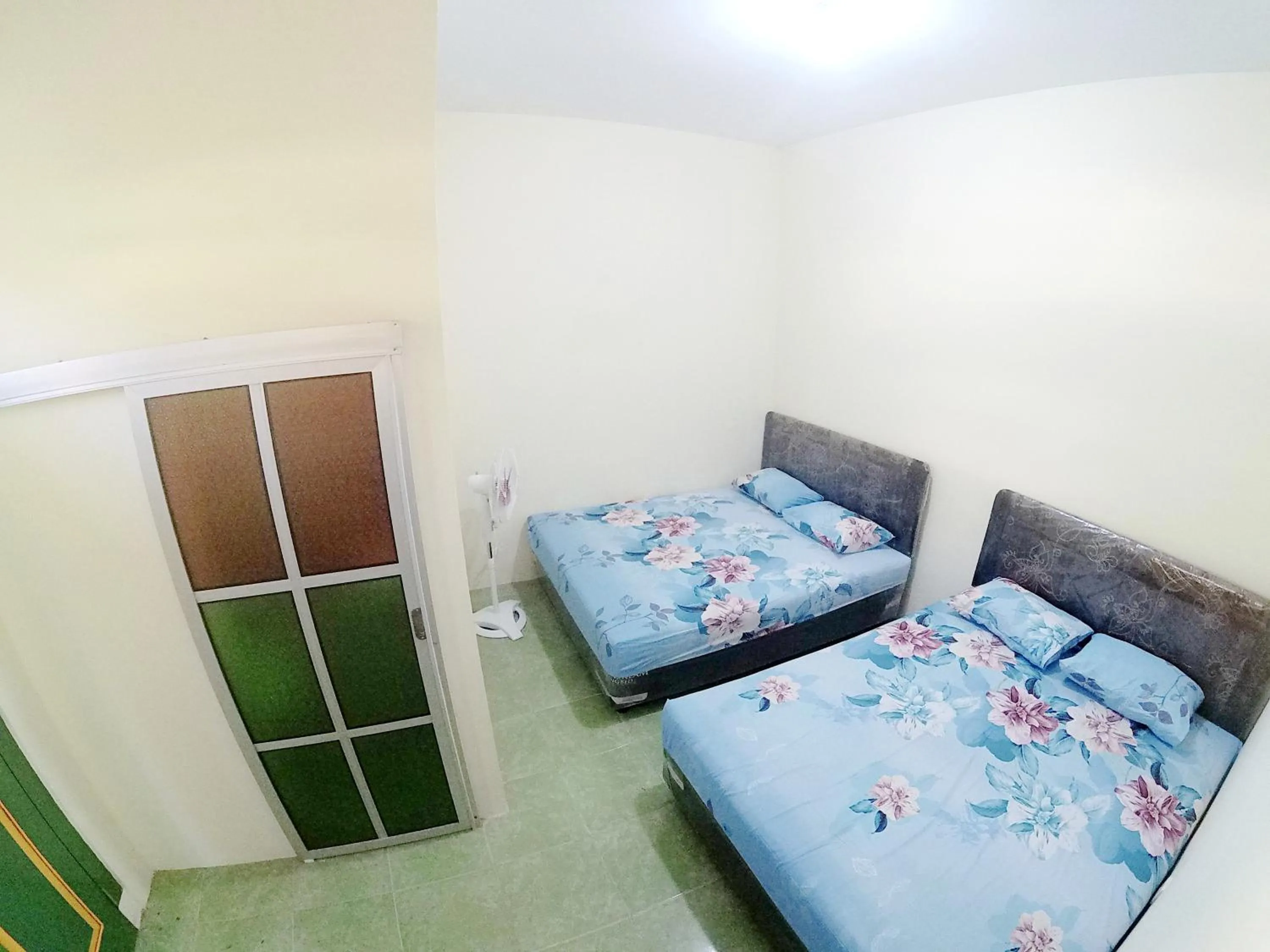 Bed in Ngadiwinatan Alleyway Guest House Jogja