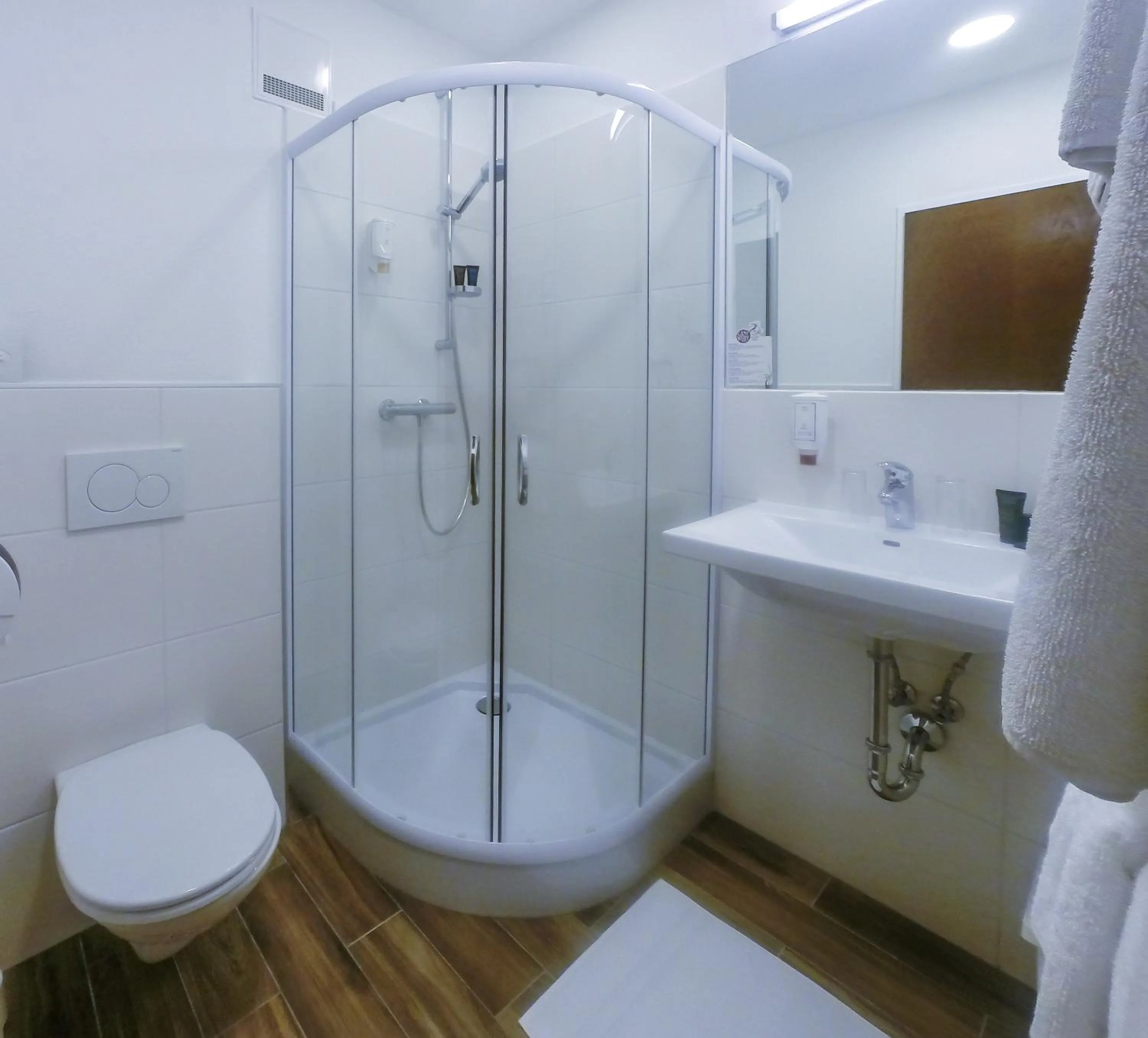 Shower in Hotel Bayrischer Hof