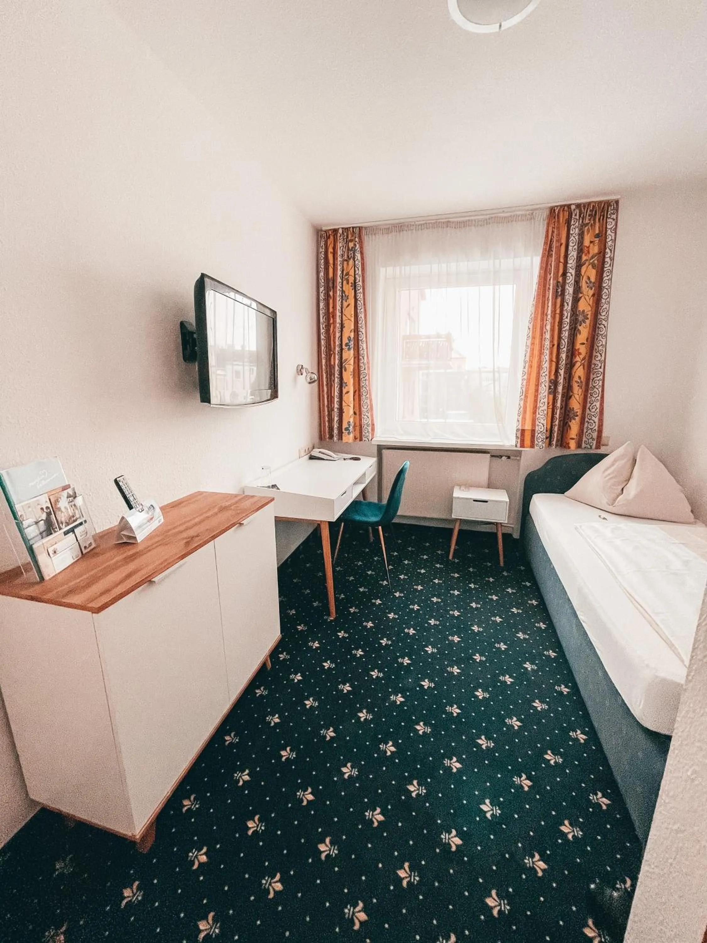 Staff, Bed in Hotel Bayrischer Hof