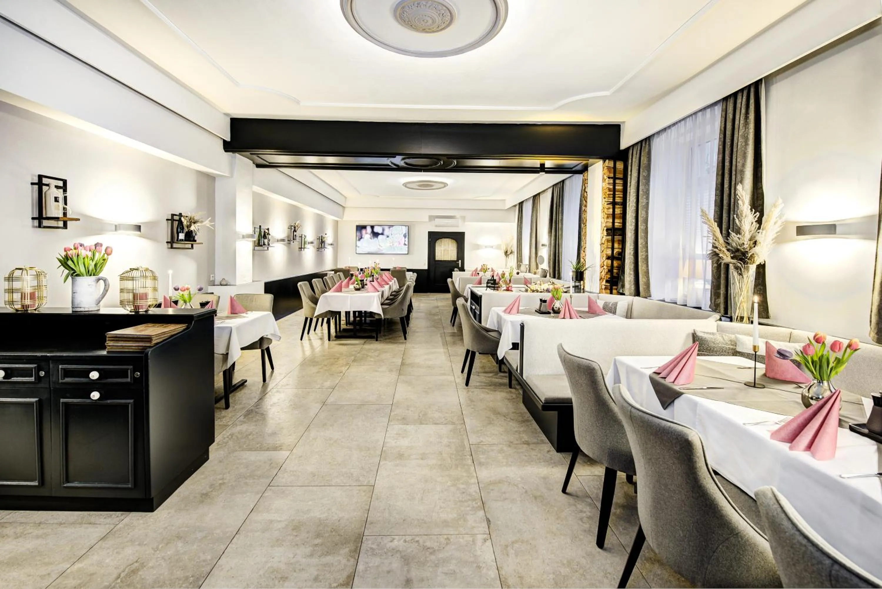 Restaurant/places to eat in Hotel Bayrischer Hof