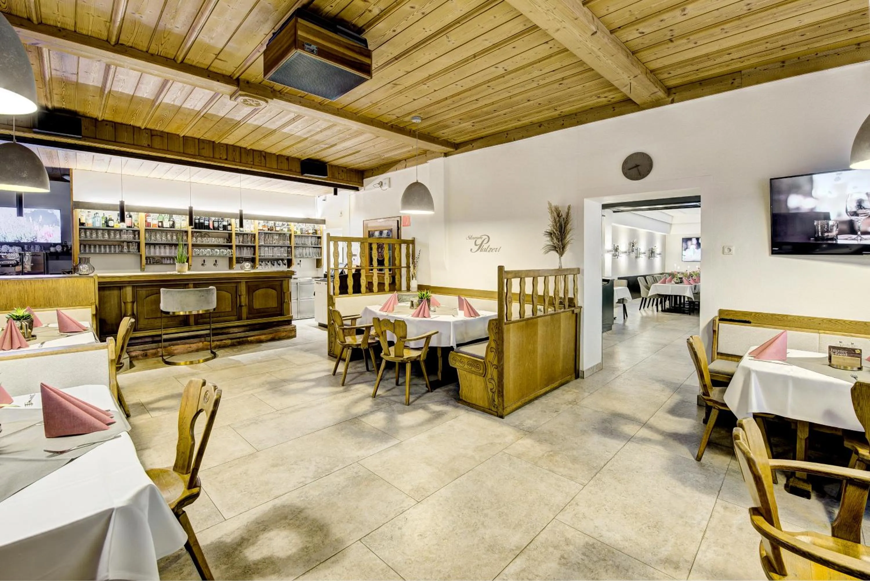 Restaurant/places to eat in Hotel Bayrischer Hof