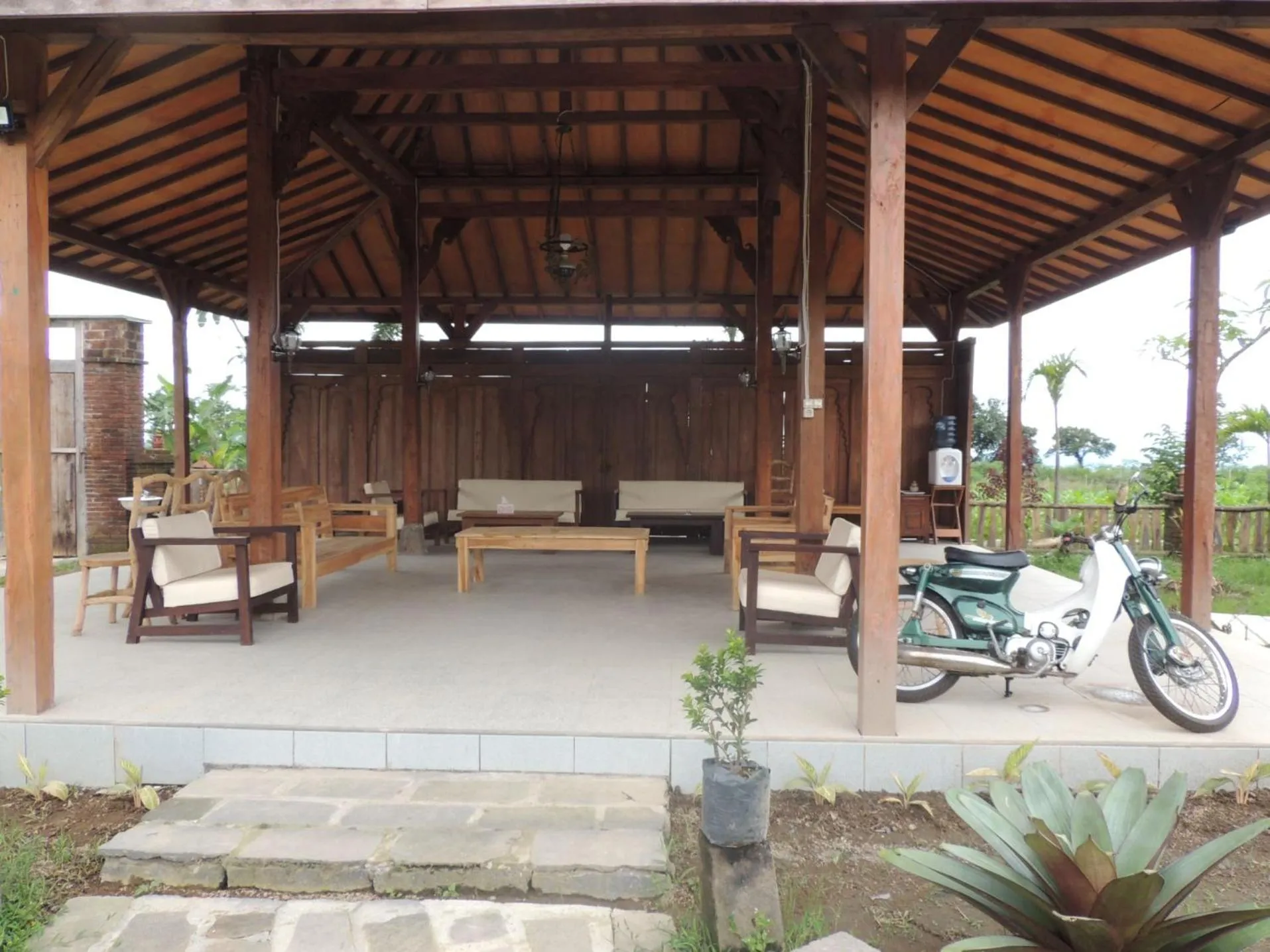 Property building in Singgasana Villa & Resto