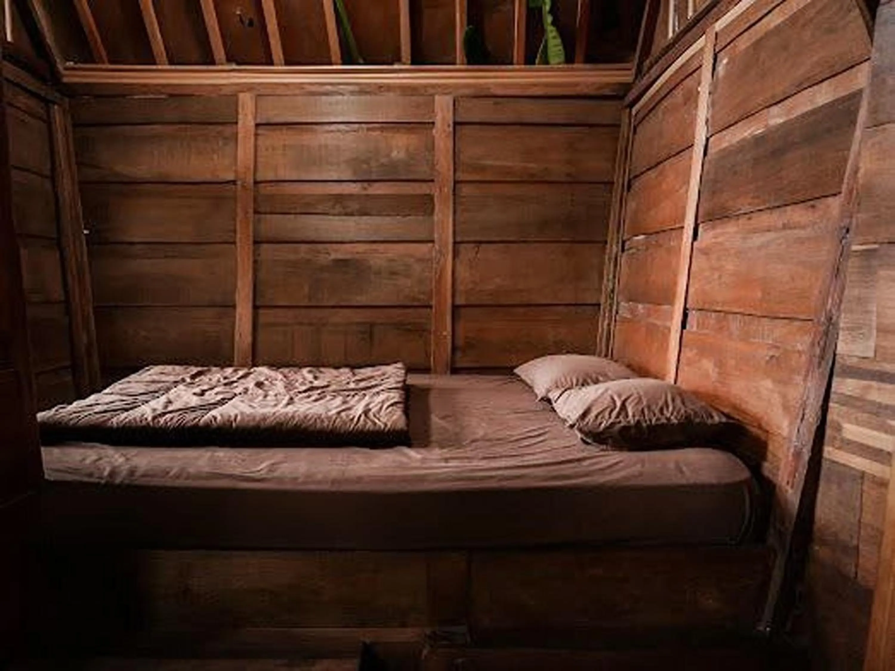 Bed in Singgasana Villa & Resto