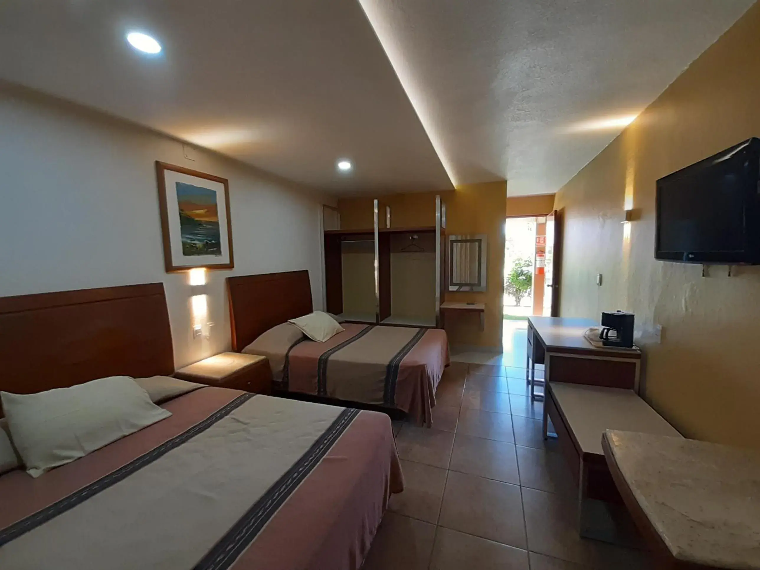 Double Room with Two Double Beds - single occupancy in HOTEL MARIA TERESA Double Room with Two Double Beds - single occupancy in HOTEL MARIA TERESA