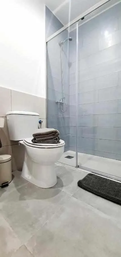 Shower in Hostal Urban Basic