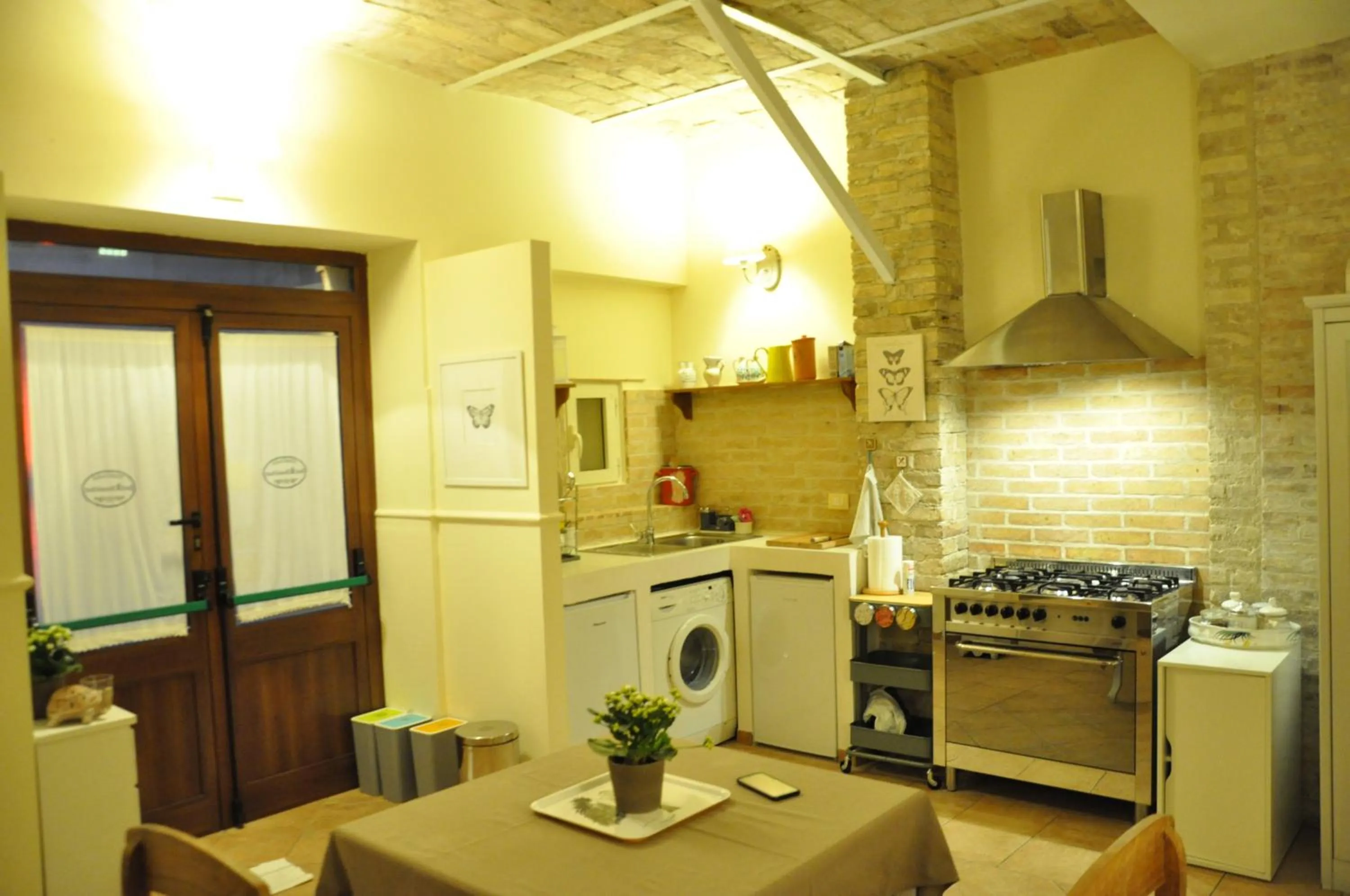 Kitchen or kitchenette in BED AND BREAKFAST PIAZZA MERCATO