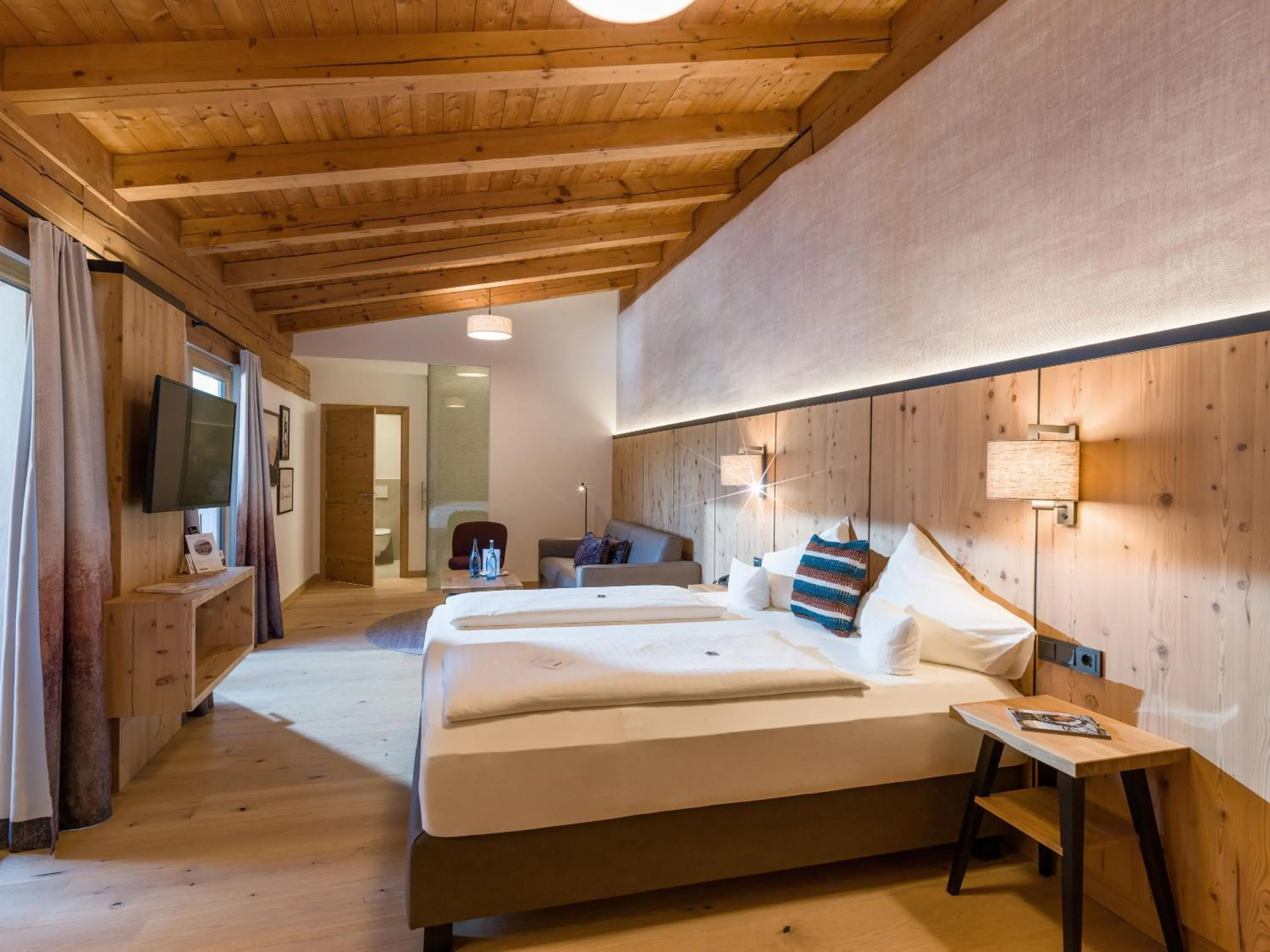 Photo of the whole room, Bed in Hotel & Spa Sonne 4 Sterne Superior