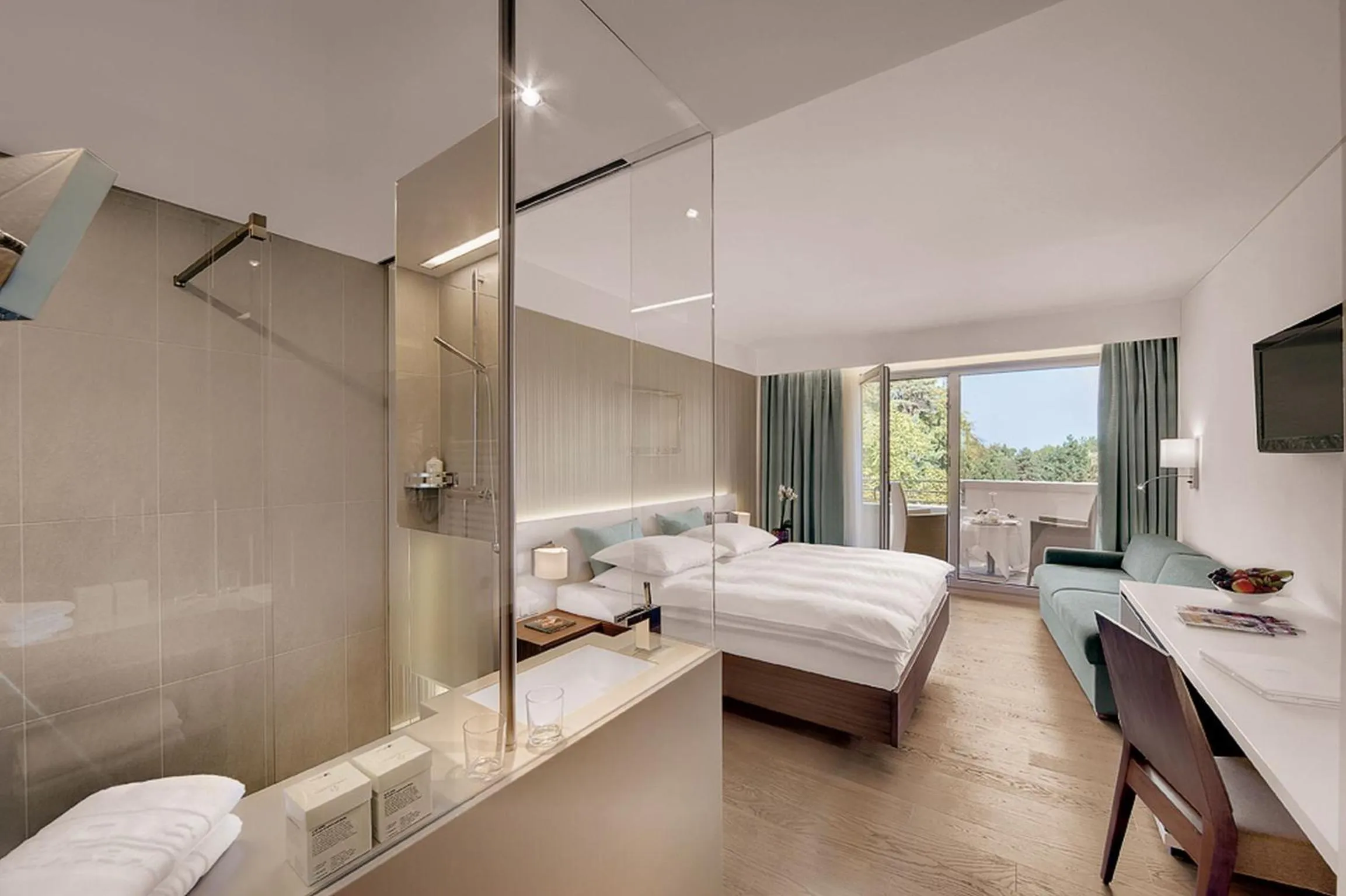 Shower, Bed in Hotel Stoiser