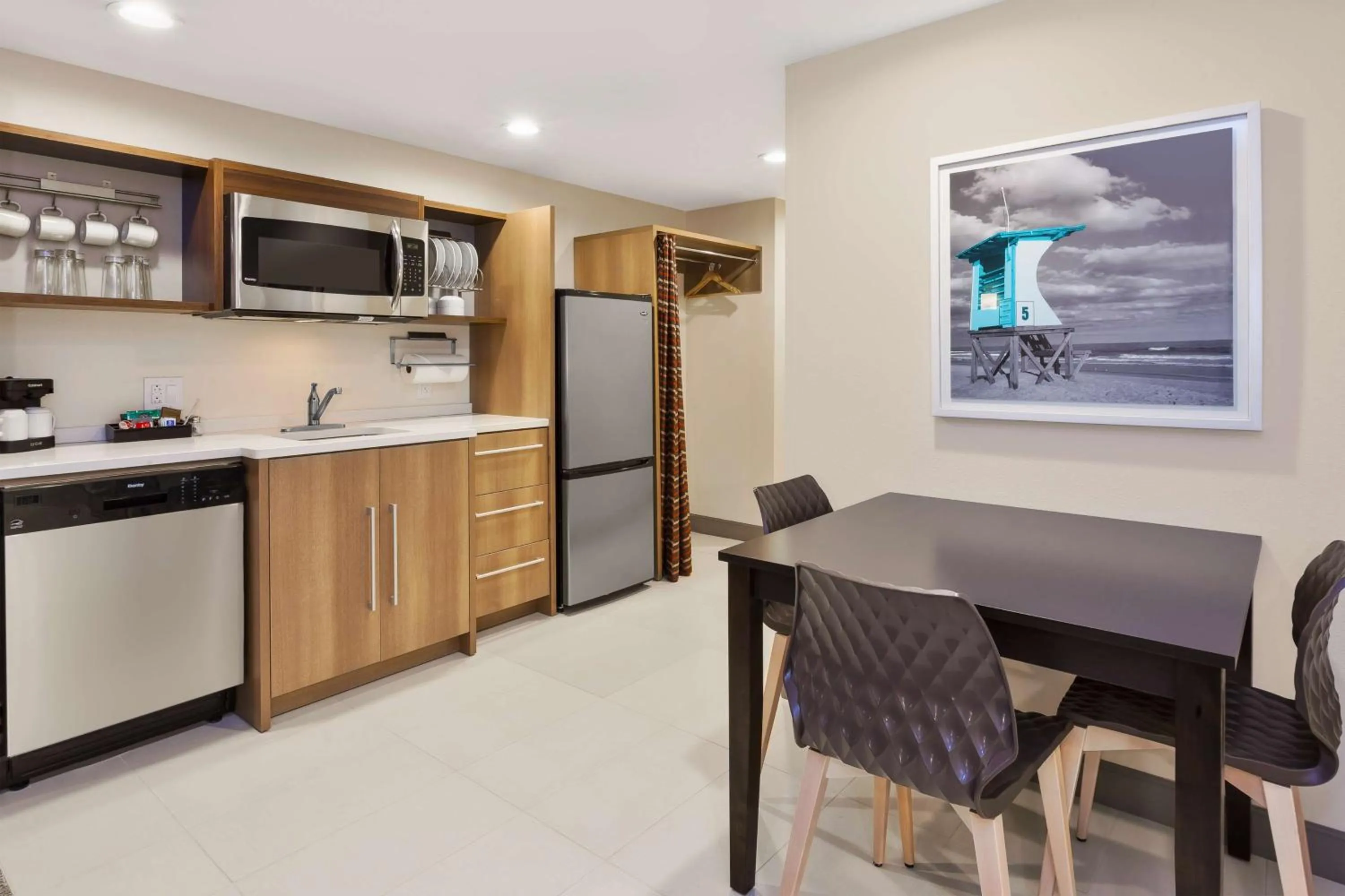 Kitchen or kitchenette in Home2 Suites Wilmington