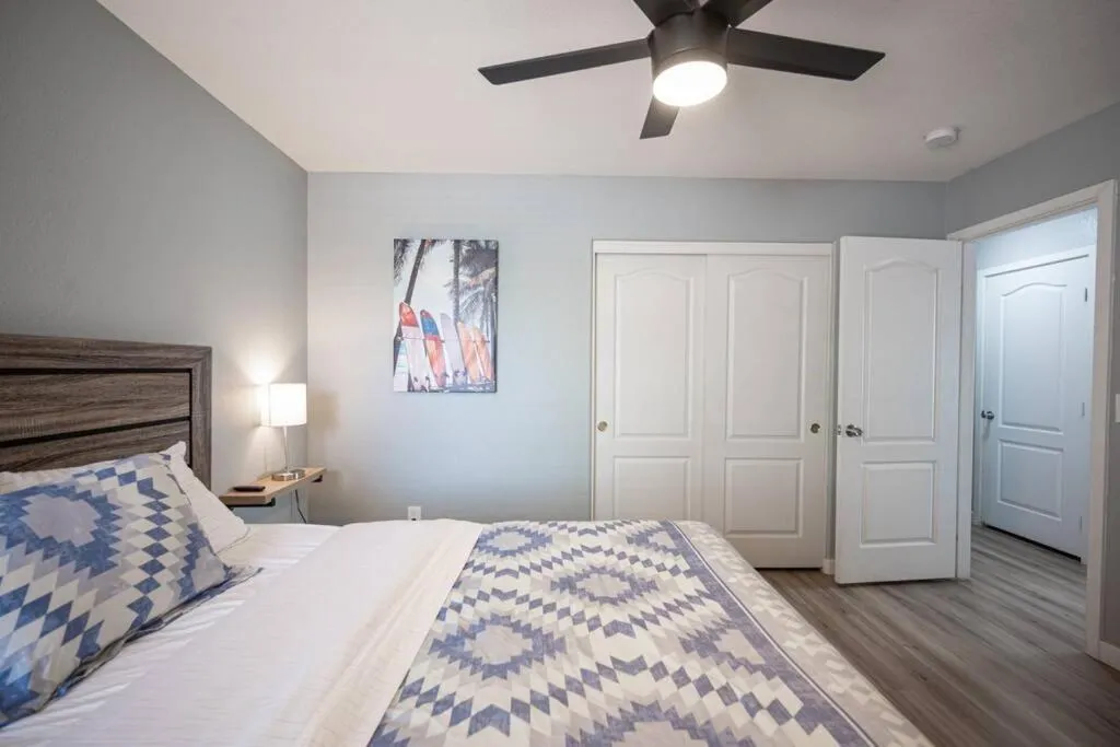 Bed in Gorgeous Las Vegas home with RV parking