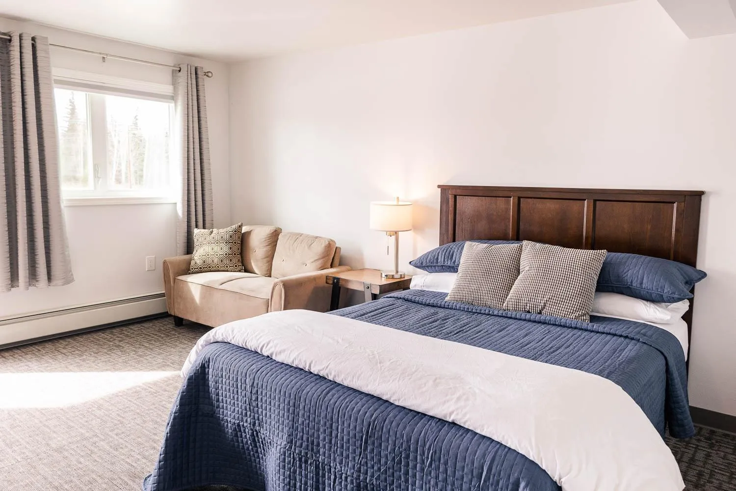 Bed in Alaska Frontier Inn