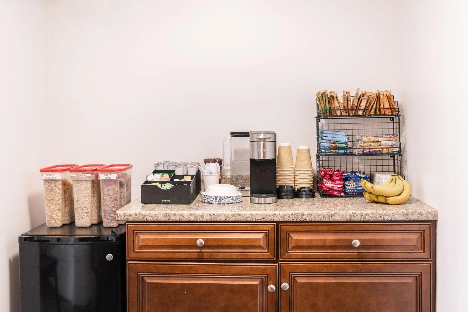 Coffee/tea facilities in Alaska Frontier Inn
