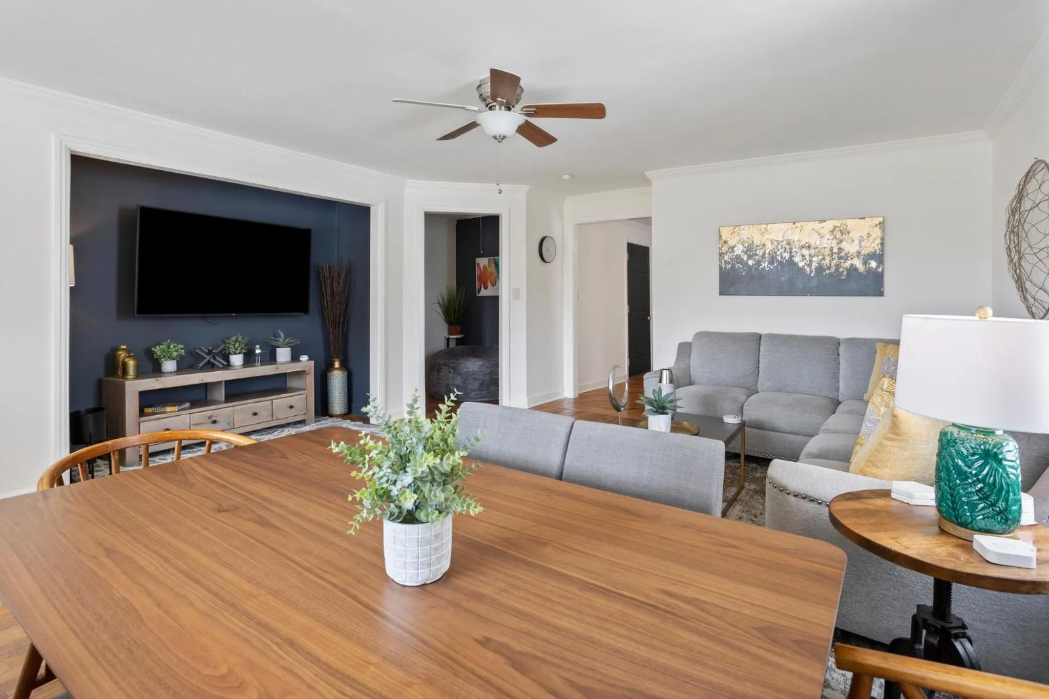 TV and multimedia in The Dobbs Atlanta Beltline - Luxury & Location, 1 Mile to Downtown Atlanta