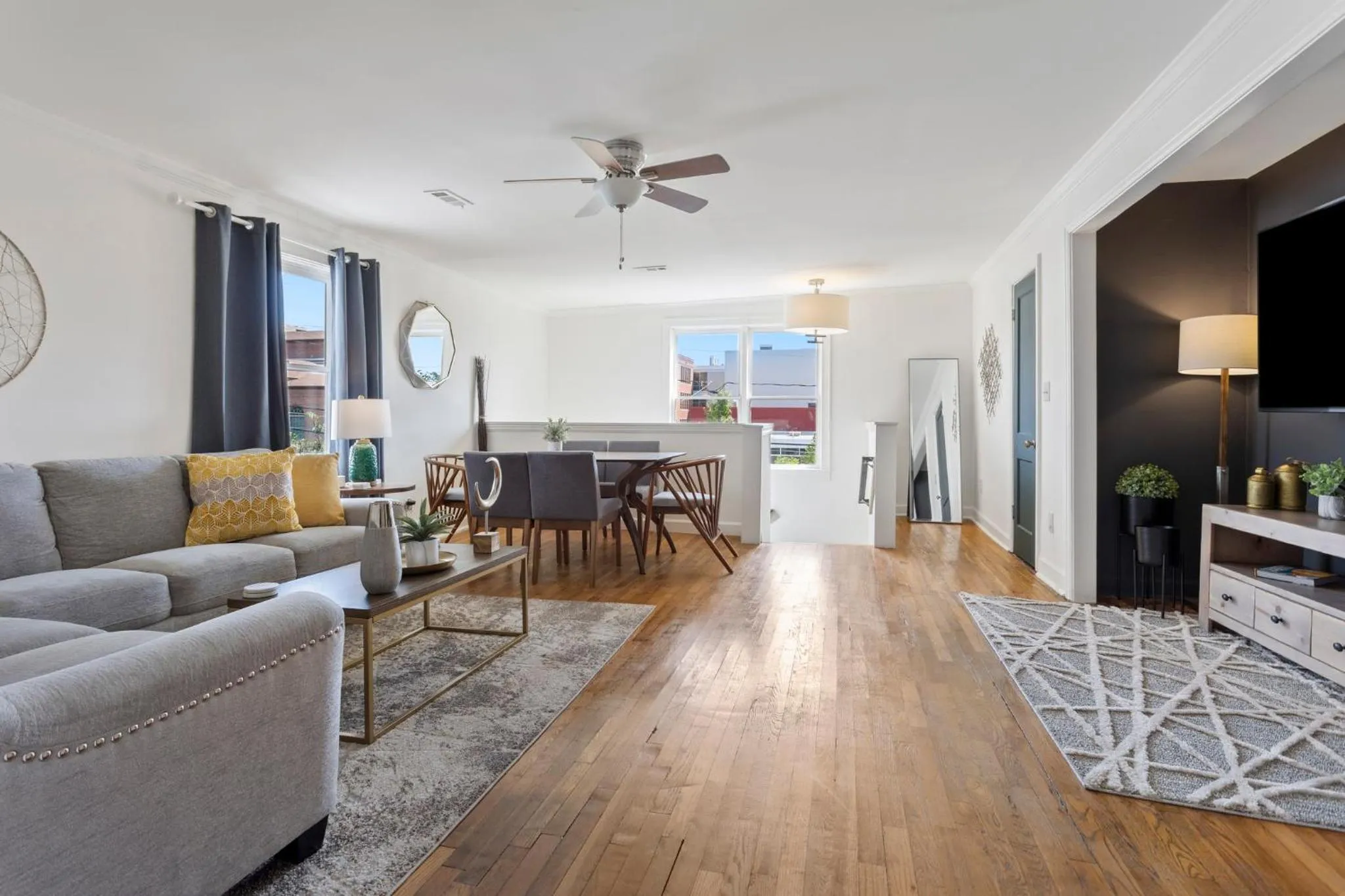 TV and multimedia in The Dobbs Atlanta Beltline - Luxury & Location, 1 Mile to Downtown Atlanta