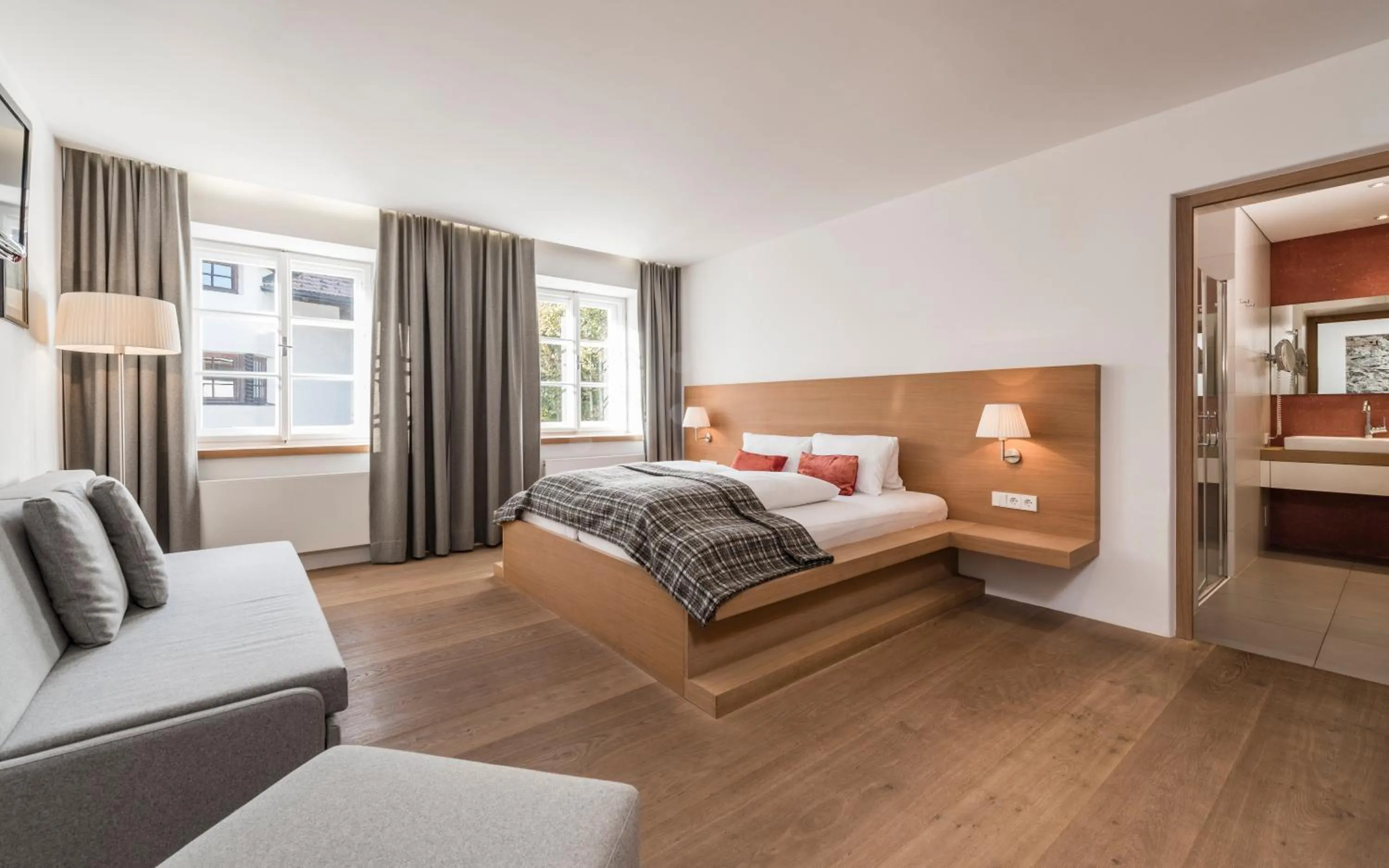 Photo of the whole room, Bed in Strasserwirt - Ansitz zu Tirol