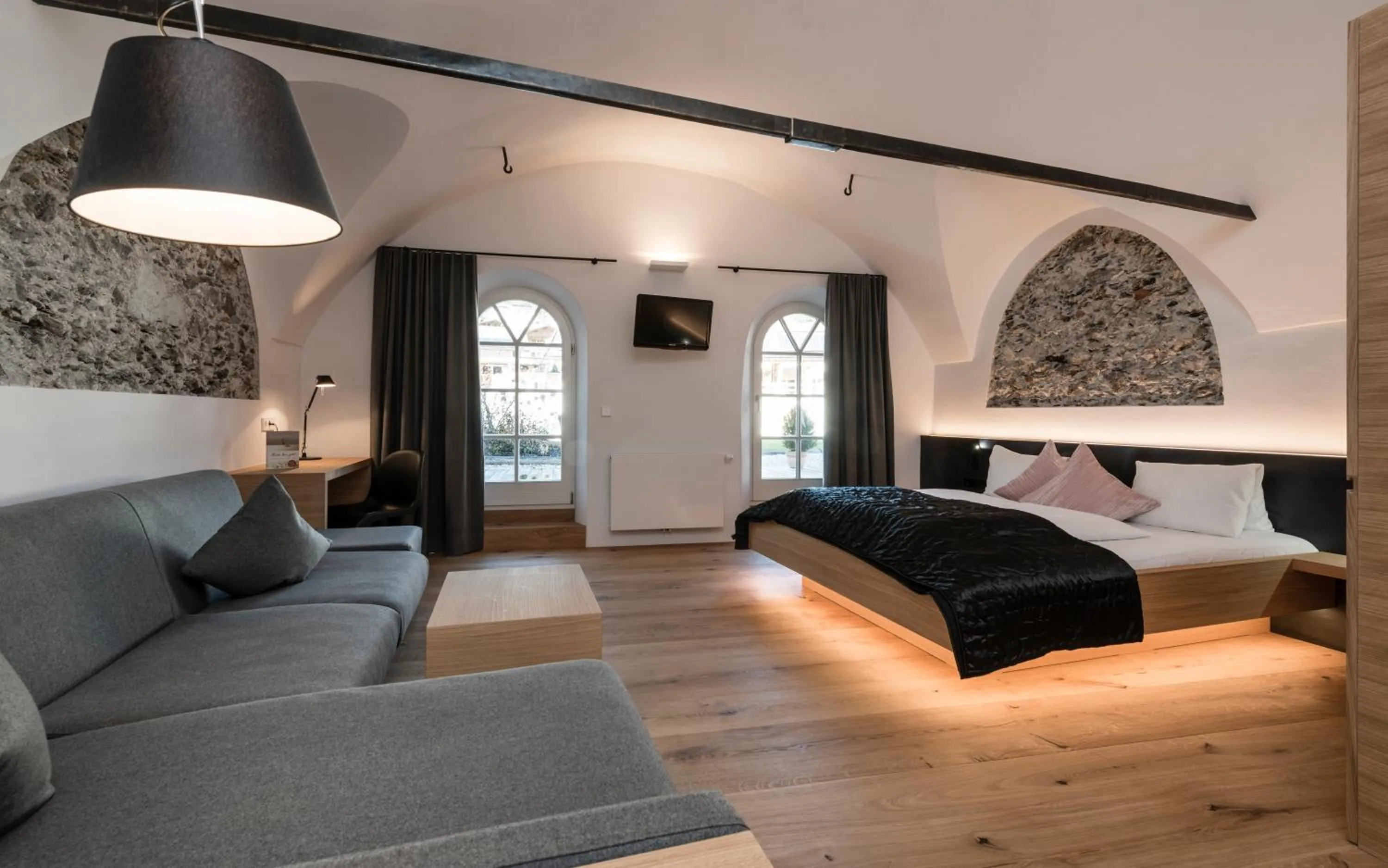 Photo of the whole room, Bed in Strasserwirt - Ansitz zu Tirol