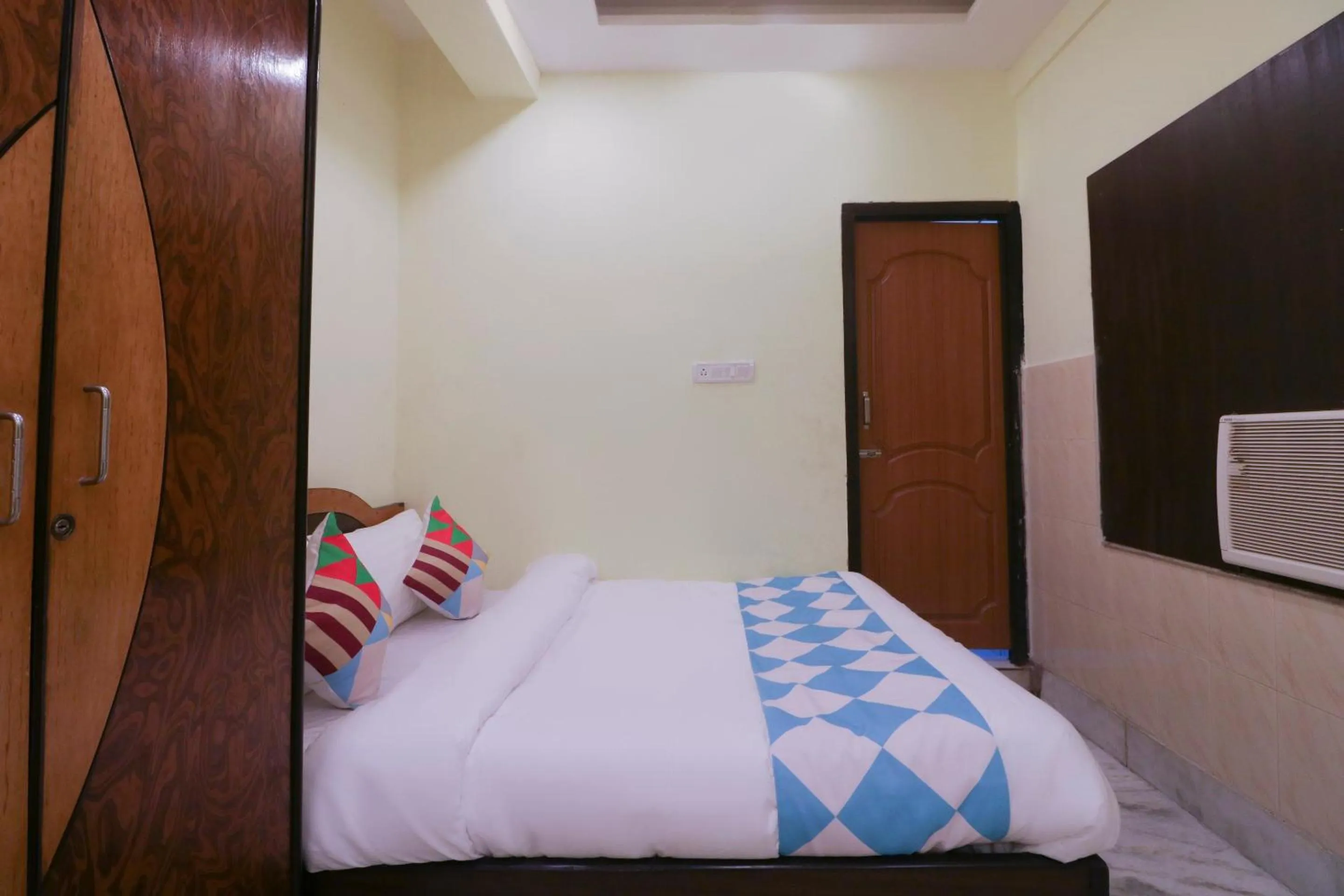 Facade/entrance, Bed in Hotel O Home Cozy Studio Collage Square Hotel Maya International Near St. Thomas's Church