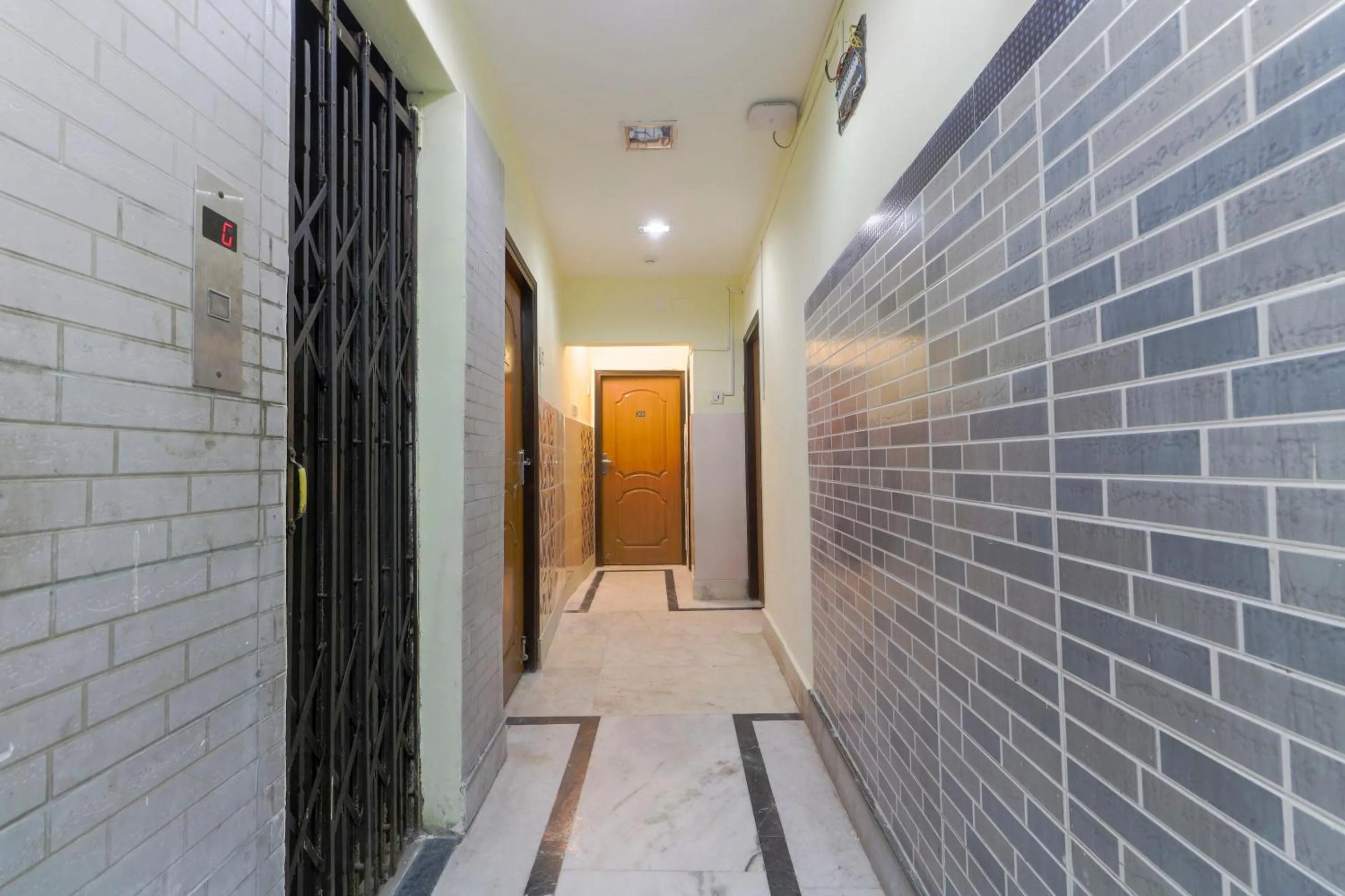 Lobby or reception in Hotel O Home Cozy Studio Collage Square Hotel Maya International Near St. Thomas's Church