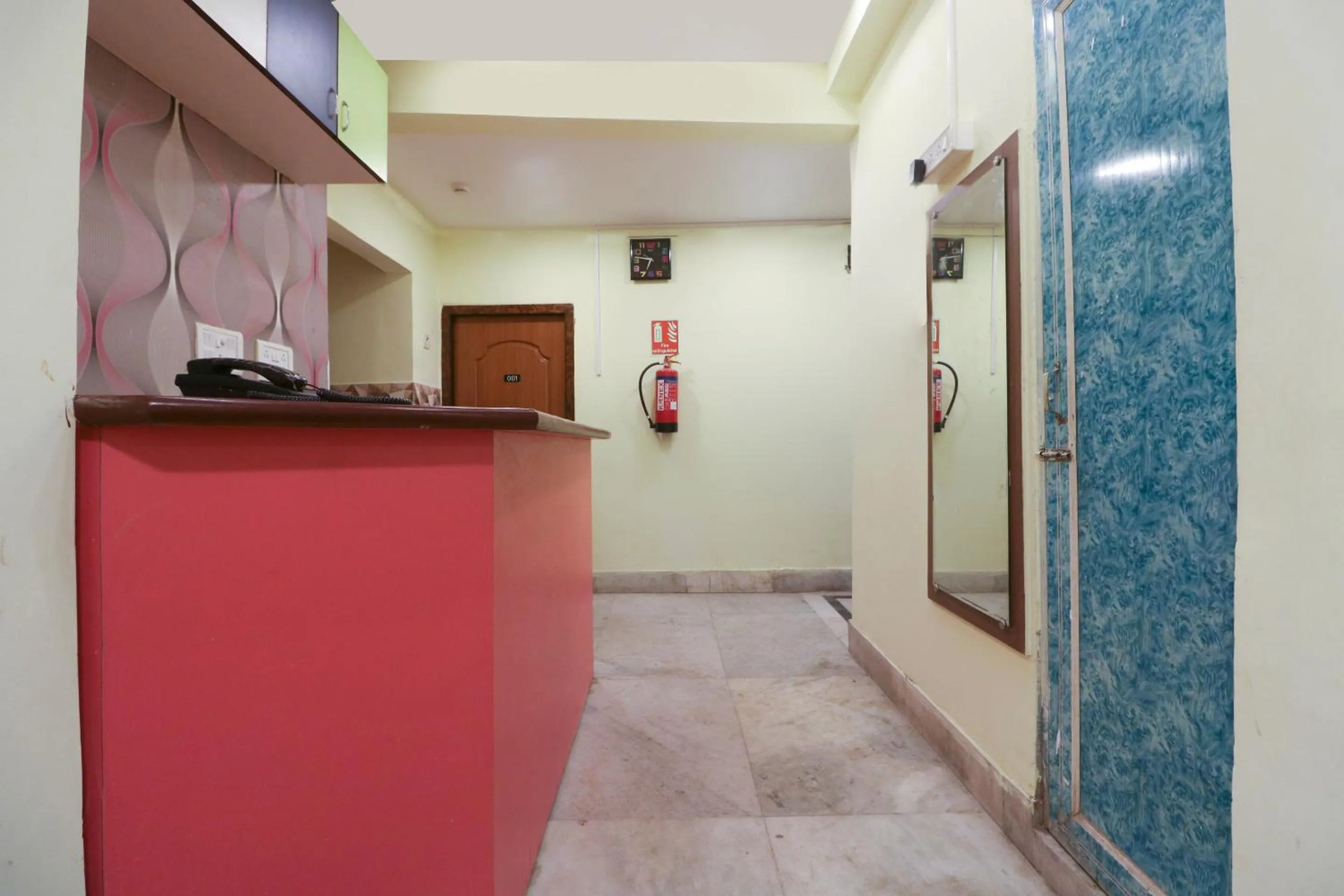 Lobby or reception in Hotel O Home Cozy Studio Collage Square Hotel Maya International Near St. Thomas's Church