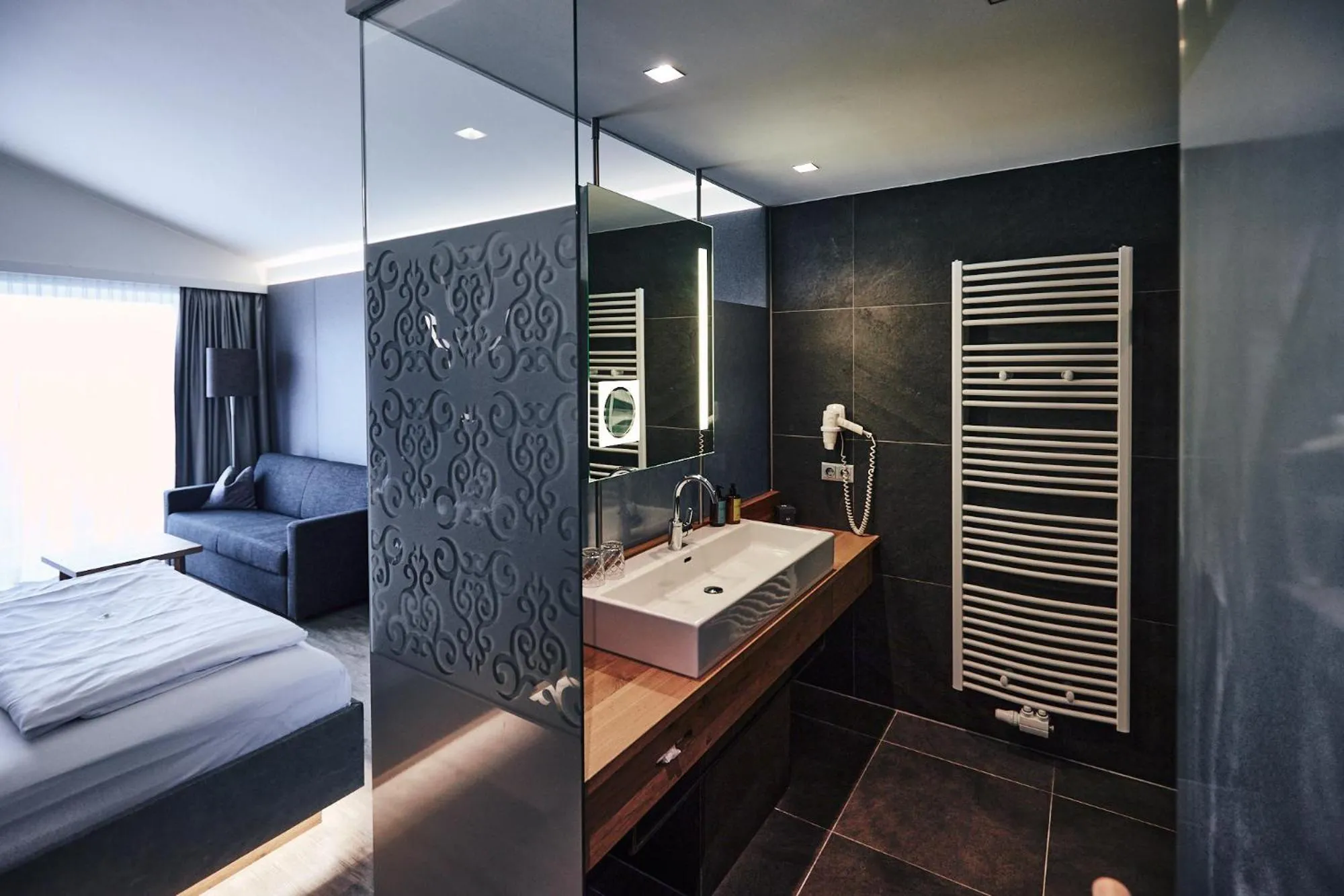 Bathroom, Bed in Hotel Gerl