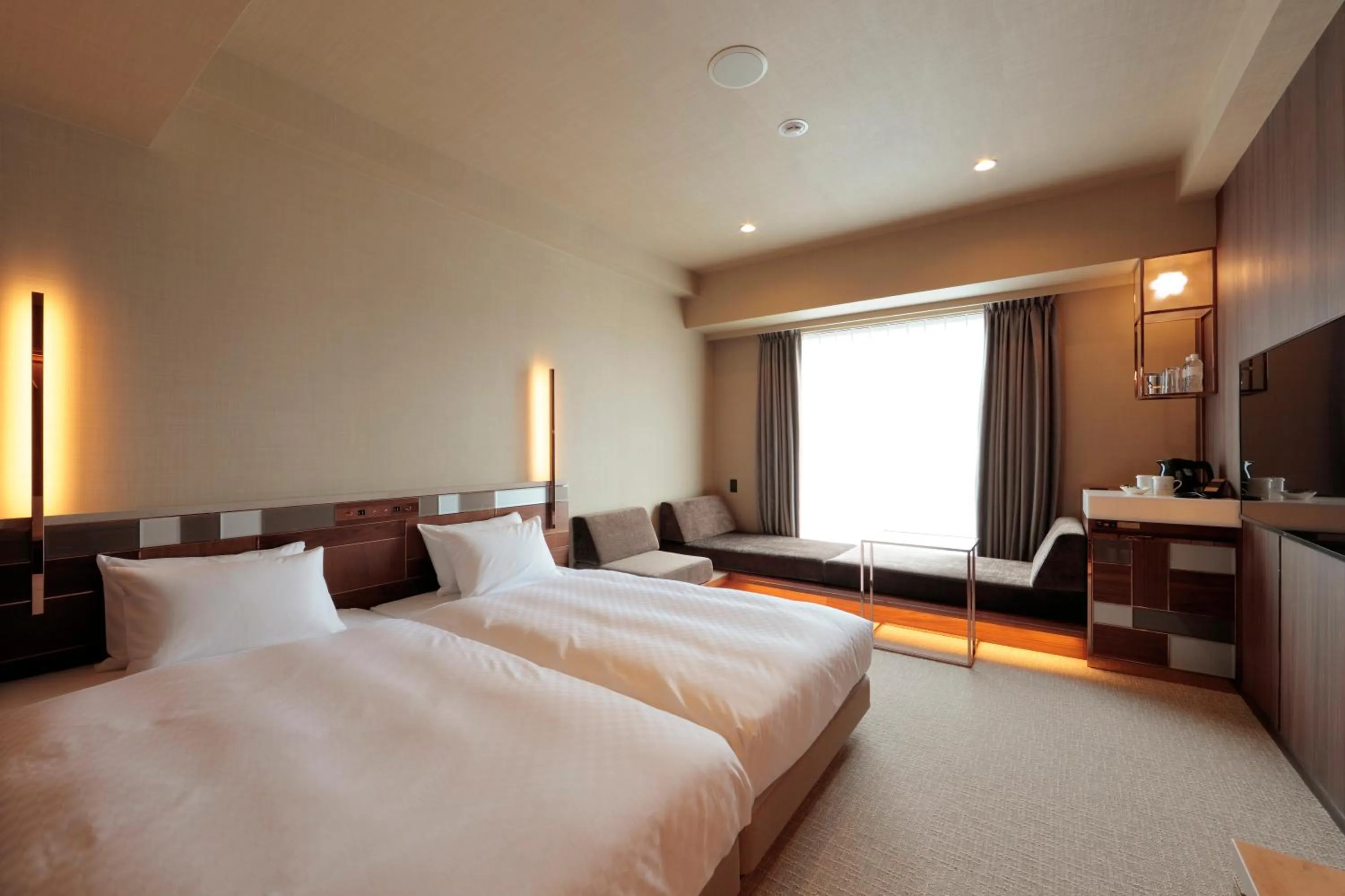 Photo of the whole room, Bed in Candeo Hotels Kyoto Karasuma Rokkaku
