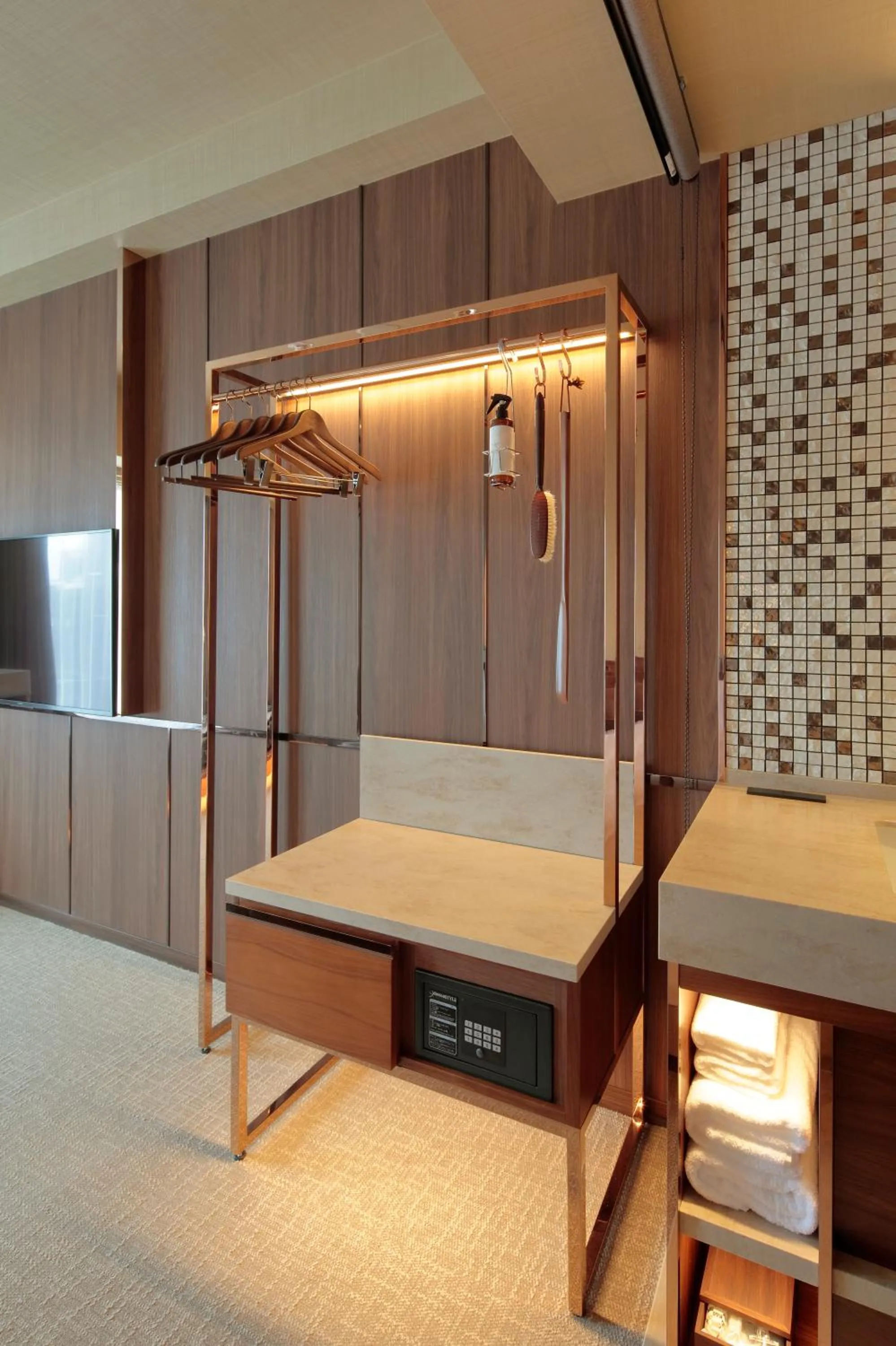 safe, Bed in Candeo Hotels Kyoto Karasuma Rokkaku