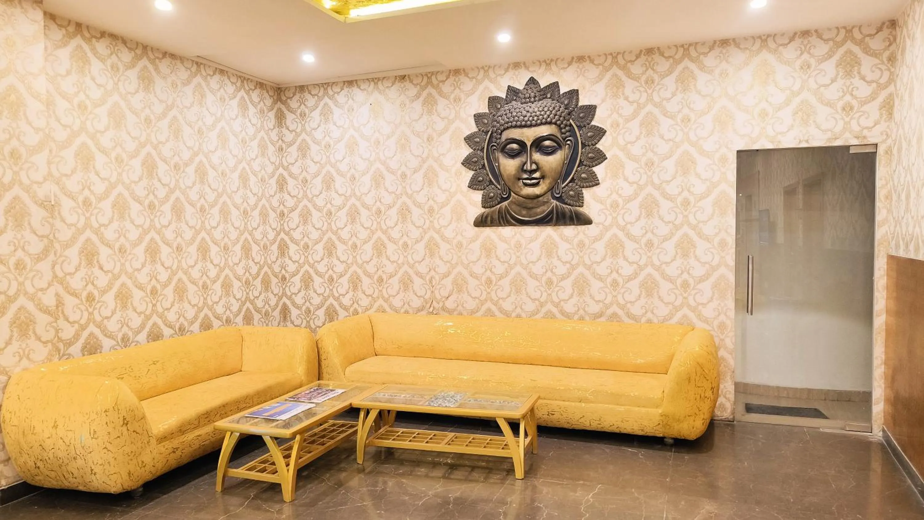 Seating area in Crestline Sallow Club