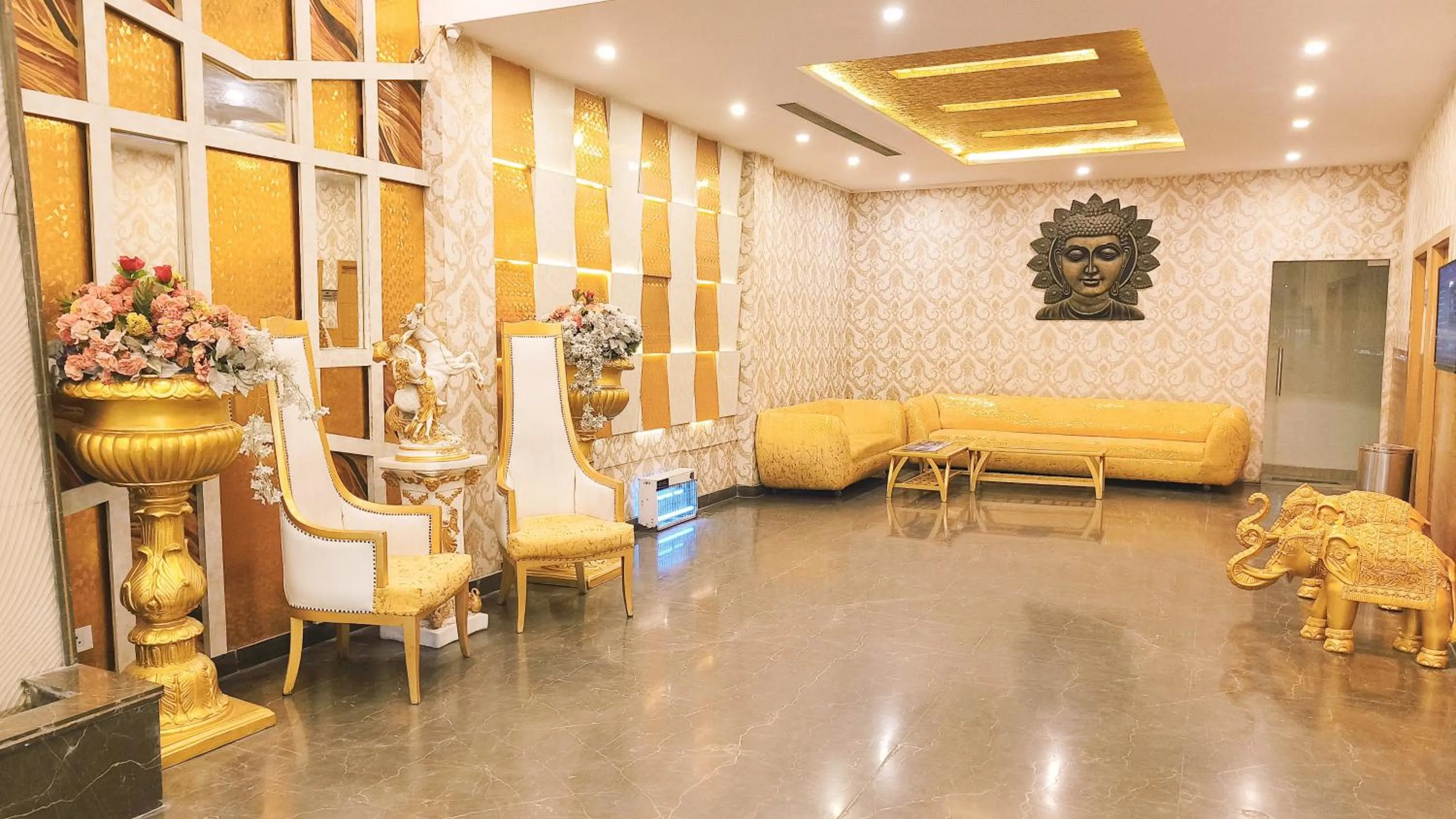 Lobby or reception in Crestline Sallow Club