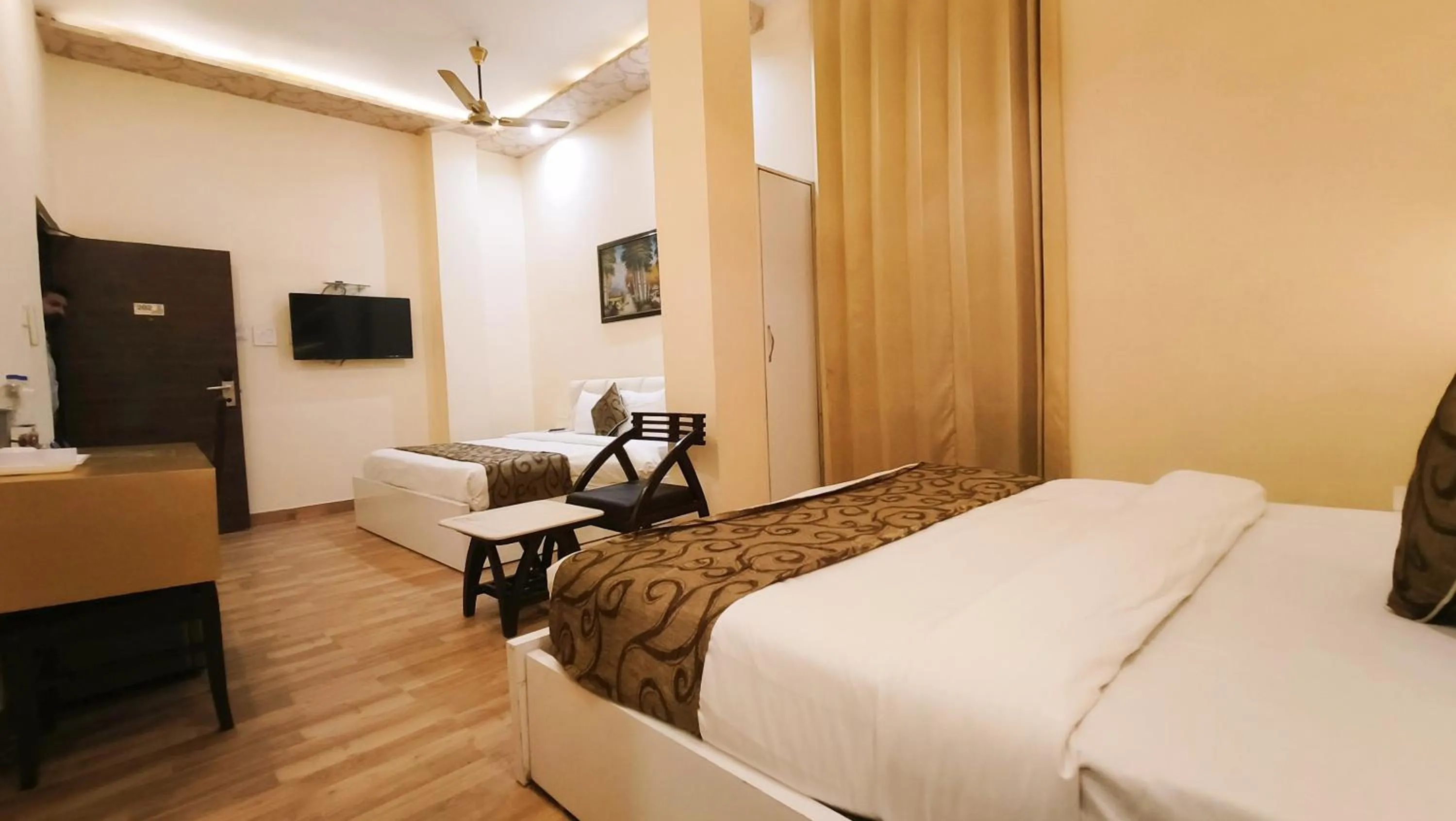 TV and multimedia, Bed in Crestline Sallow Club