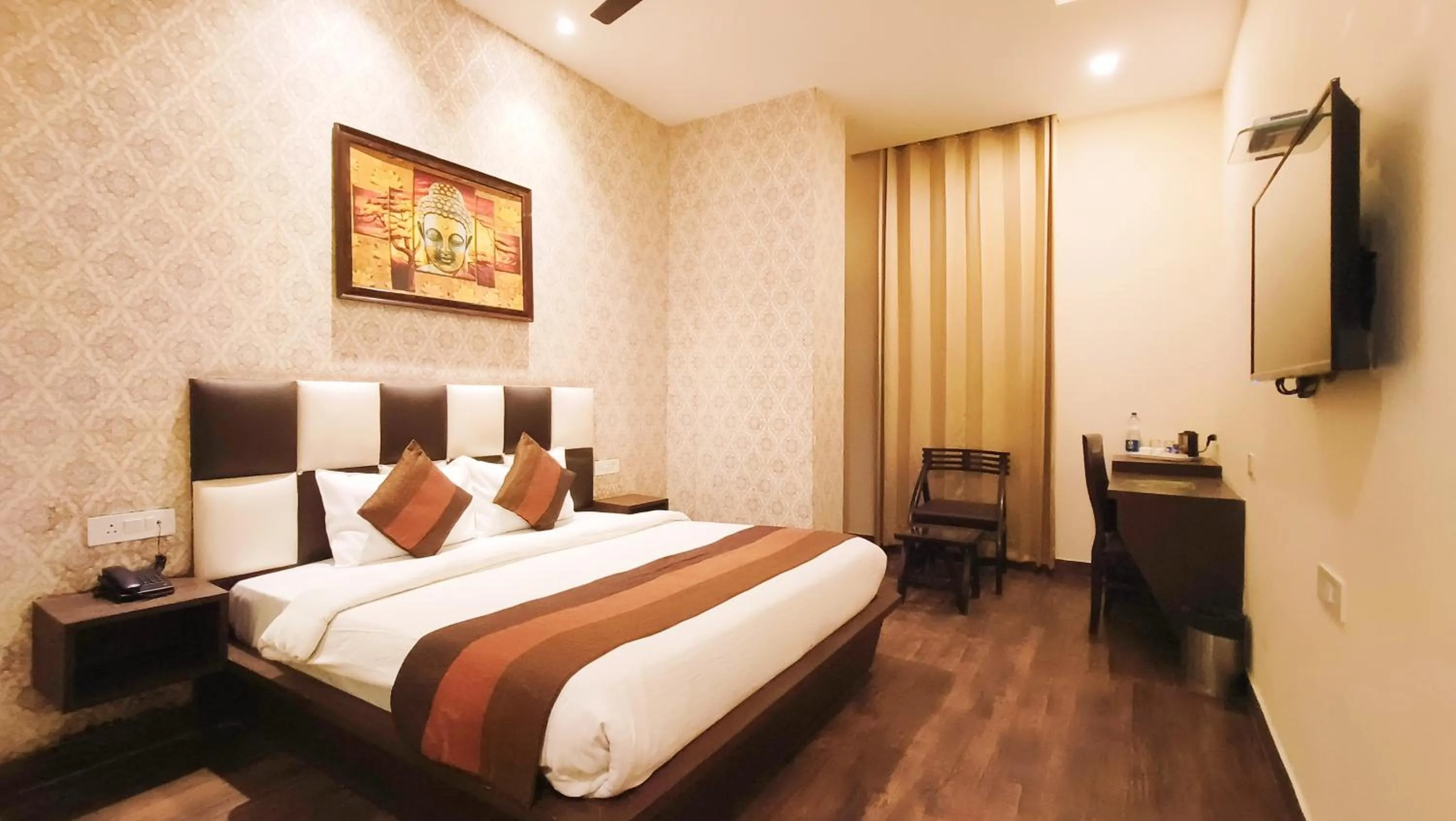 Bed in Crestline Sallow Club