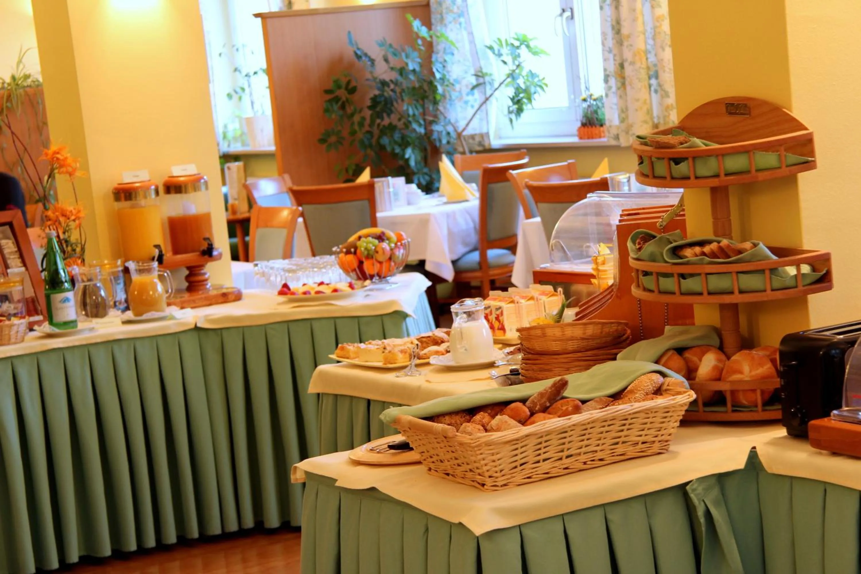 Buffet breakfast in Carinthia Stadthotel