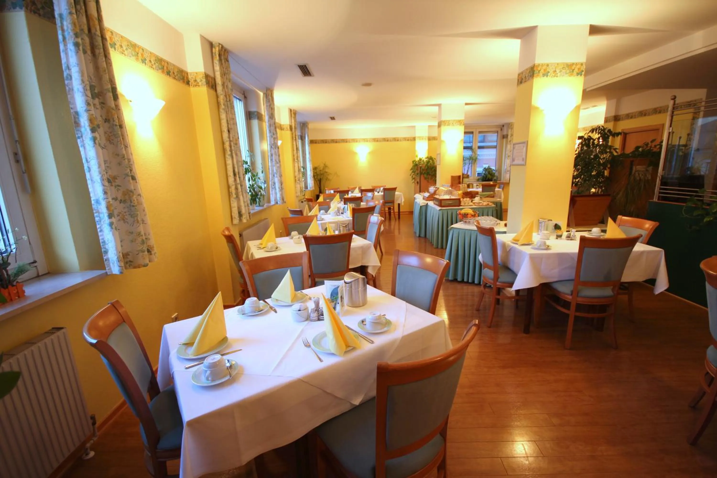 Buffet breakfast in Carinthia Stadthotel