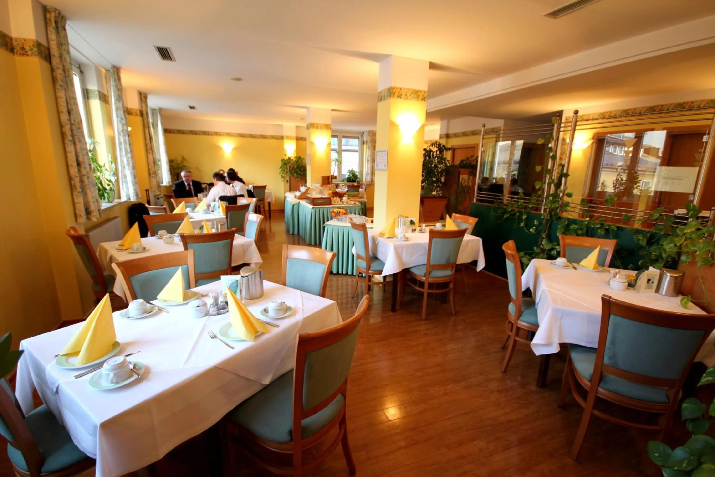 Buffet breakfast in Carinthia Stadthotel