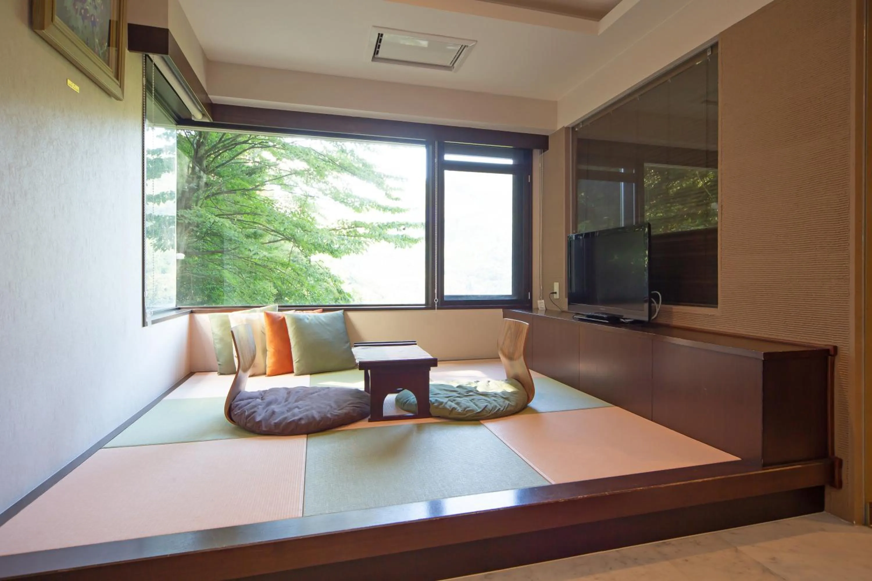 Photo of the whole room, Bed in Hakone Nanase formerly known as Manatei Hakone