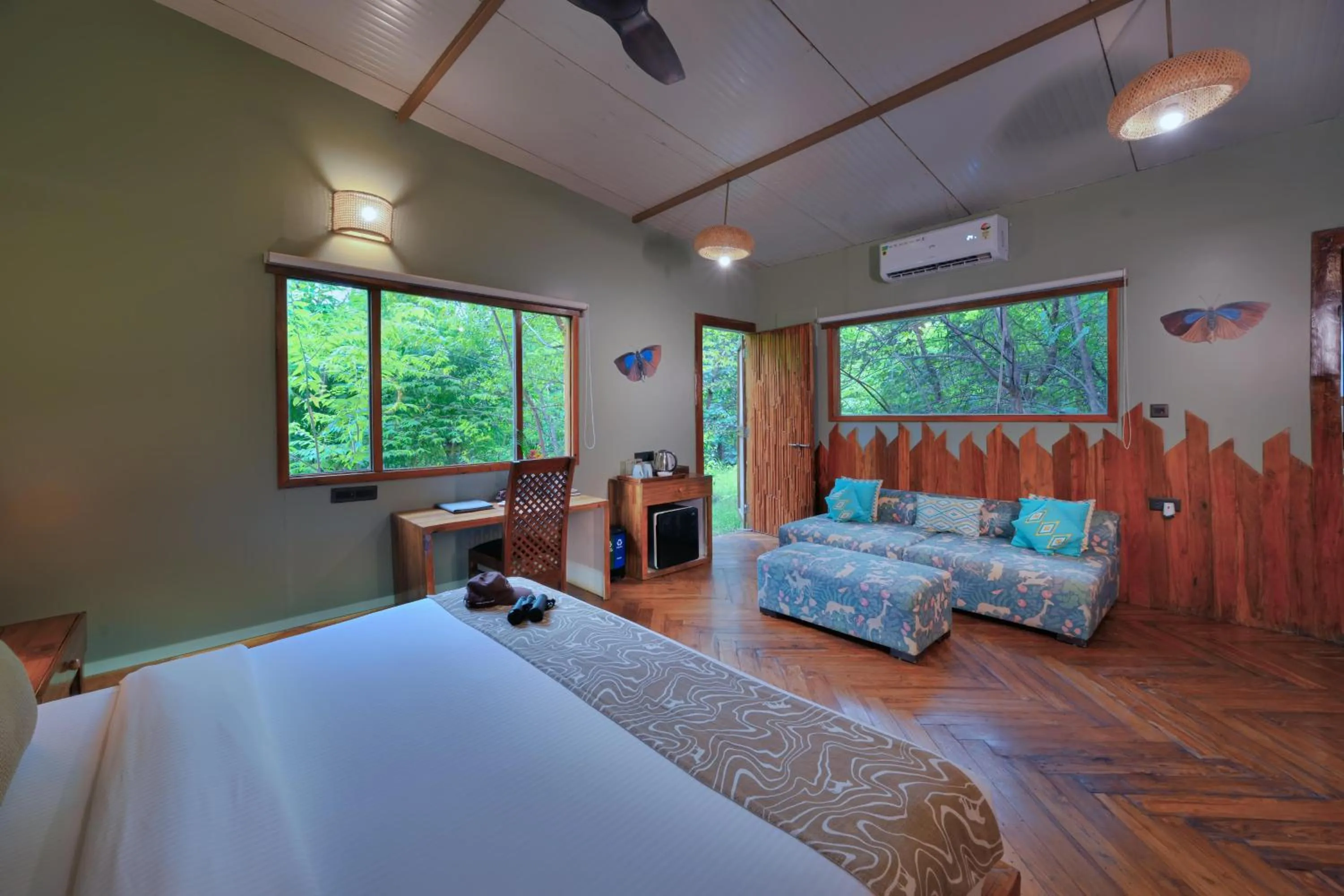 Bedroom, Bed in Tadoba Jungle Camp