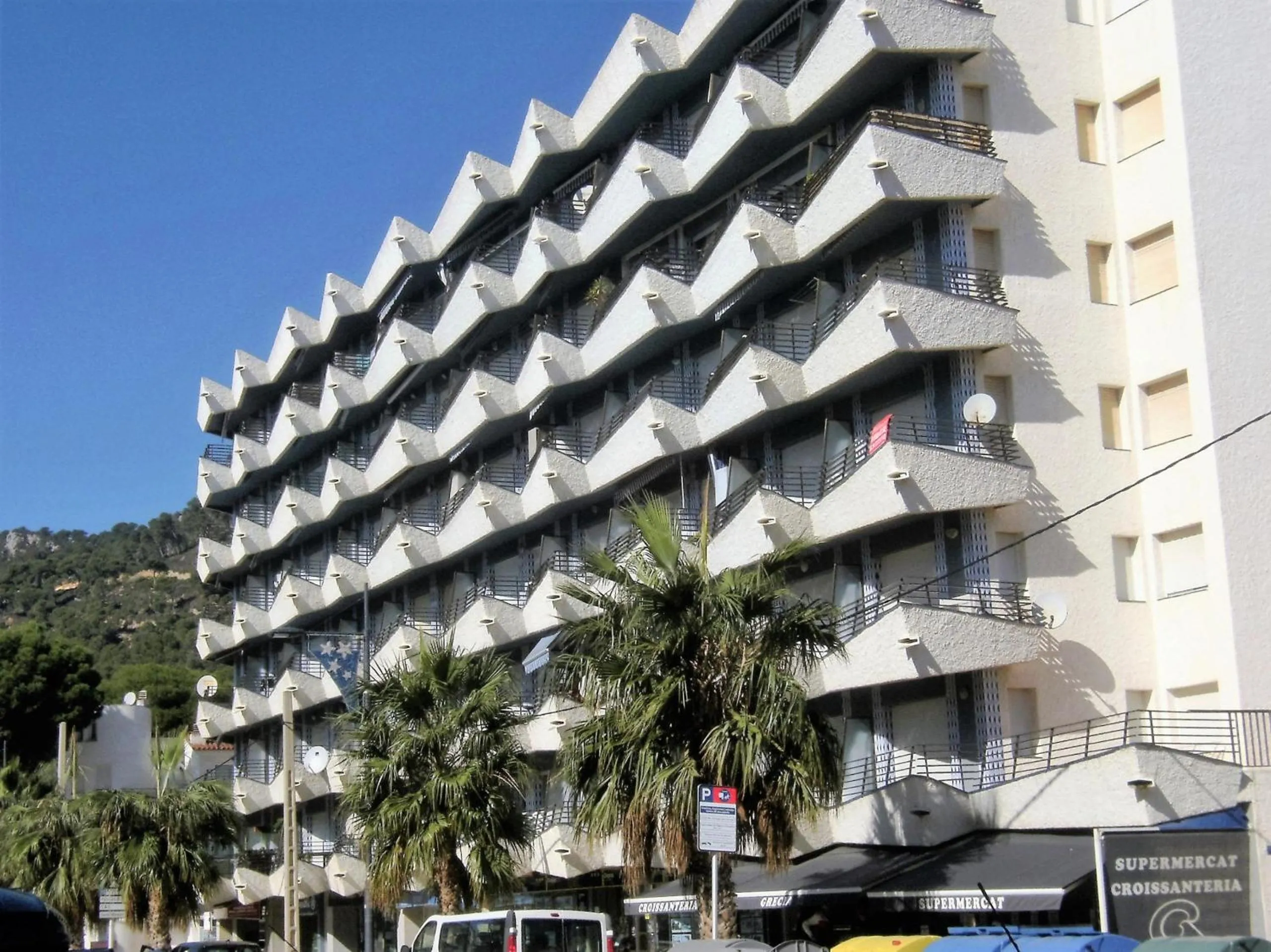 Property building in Rocamaura IV 1-8