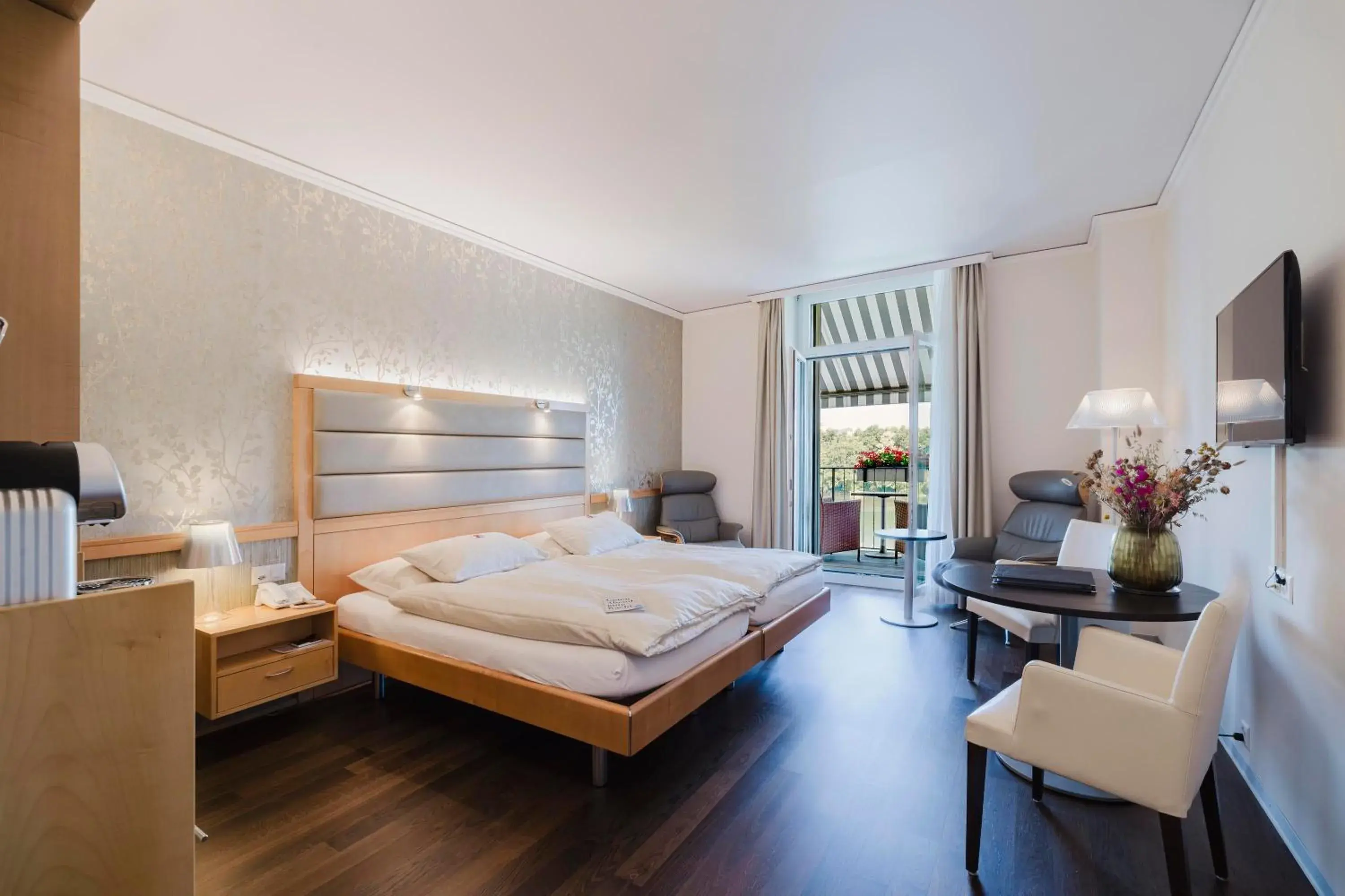 Deluxe Double Room with Balcony in Park-Hotel am Rhein - Gesundheitshotel und Residenzen Deluxe Double Room with Balcony in Park-Hotel am Rhein - Gesundheitshotel und Residenzen