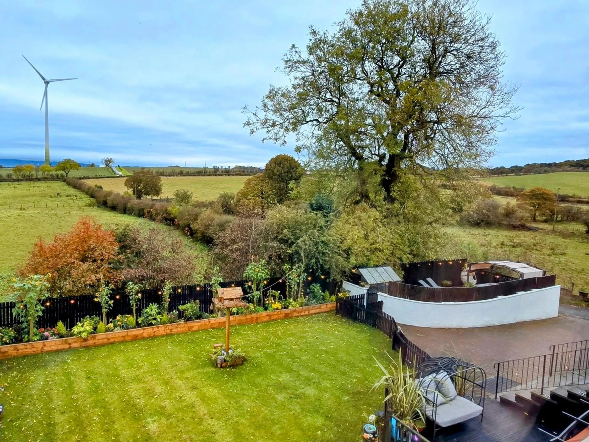 The Green Monkey Lux Suite at The Grumpy Schnauzer B&B Private Hot Tub, Gym, Breakfast, Stunning!