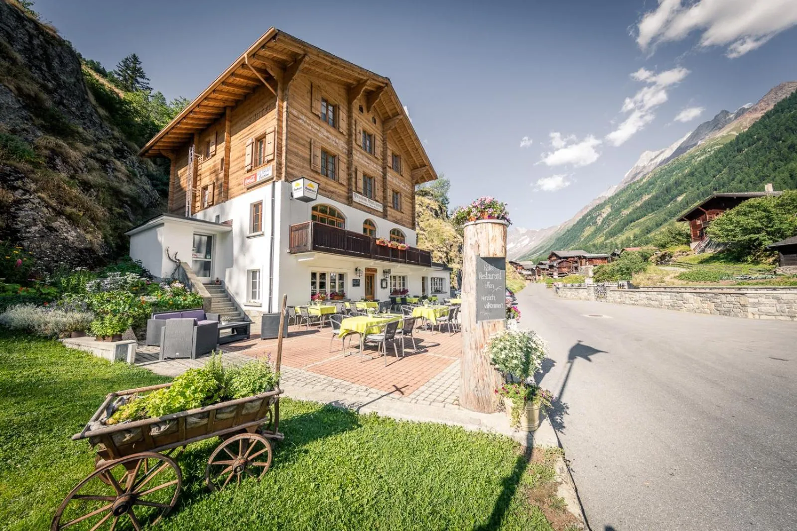 Facade/entrance in Hotel Breithorn
