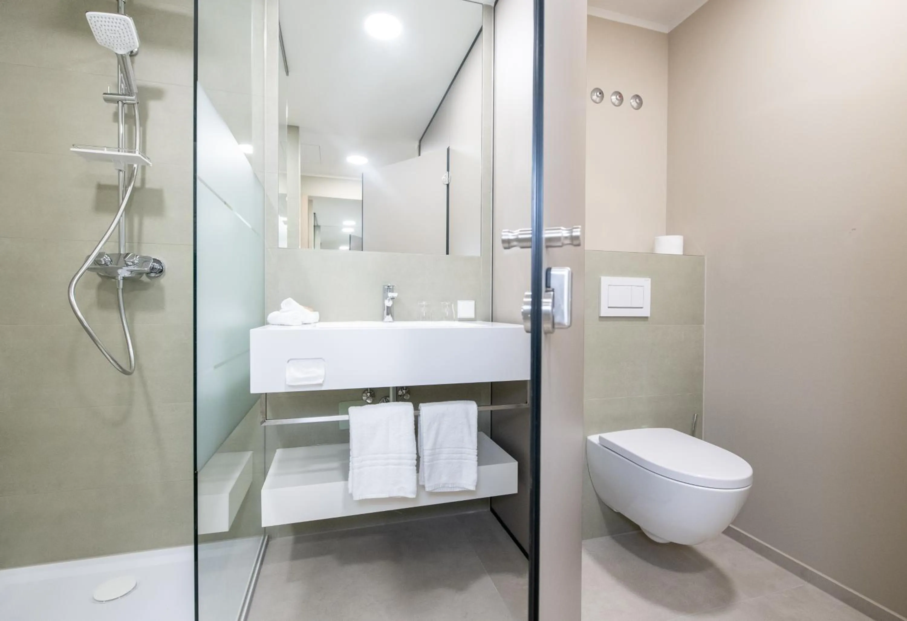 Shower in Werzers Seehotel Wallerwirt