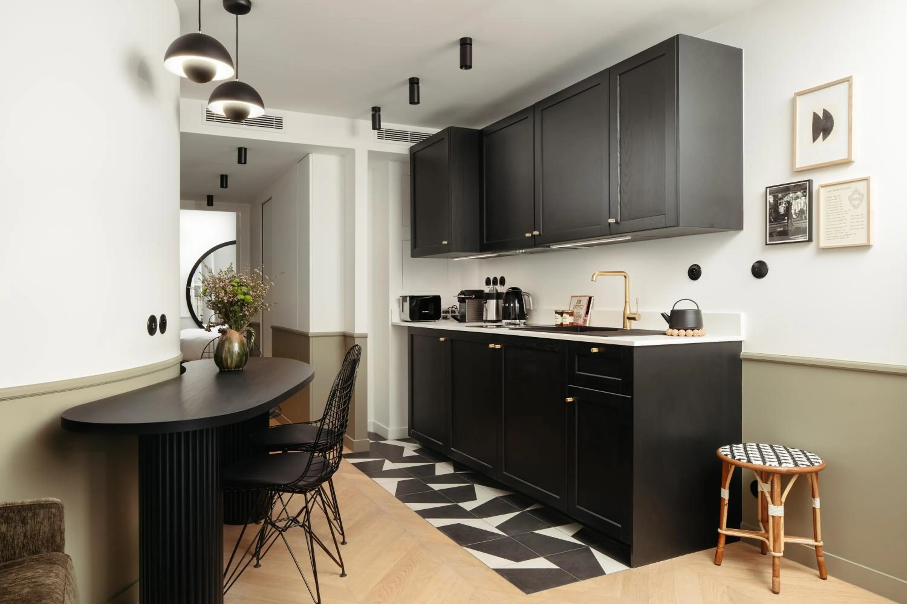 Dining area in My Maison In Paris Montmartre