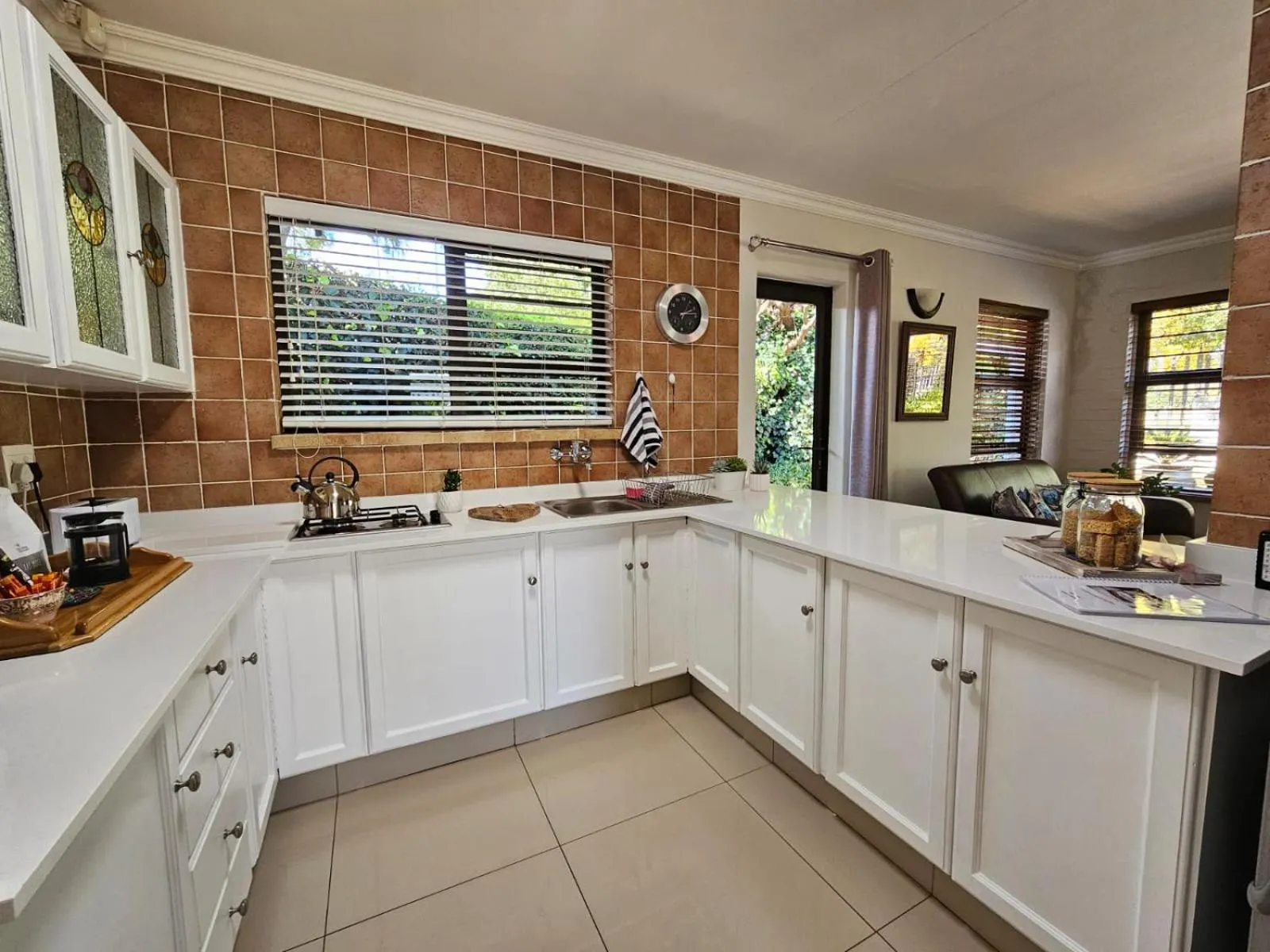 Kitchen or kitchenette in Jasmine Guest Cottage