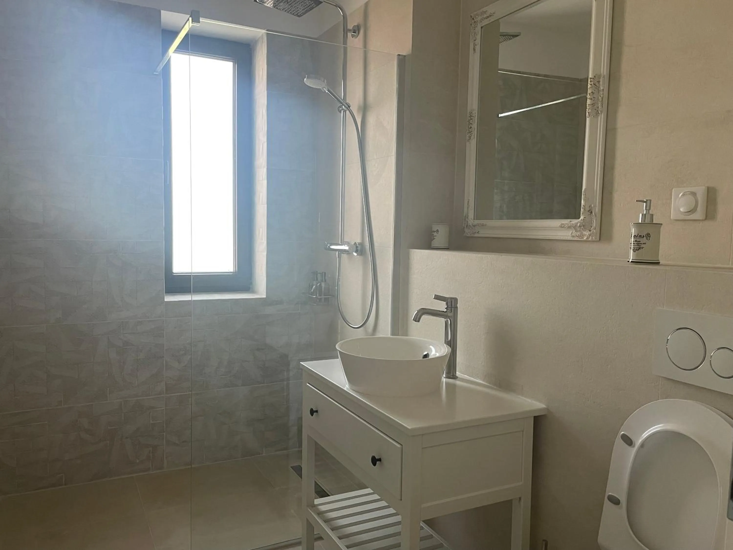 Bathroom in Iarca Inn