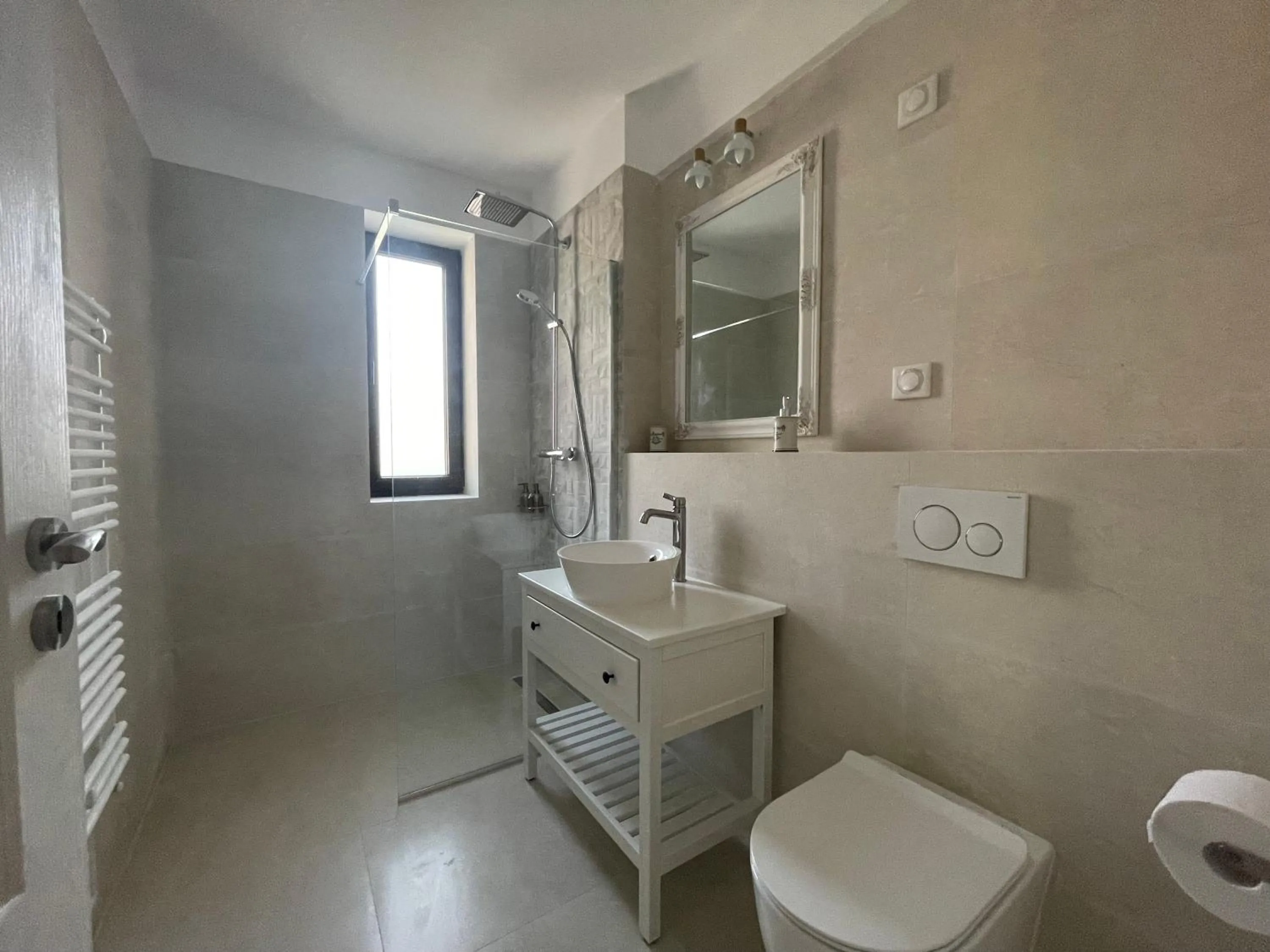 Bathroom in Iarca Inn