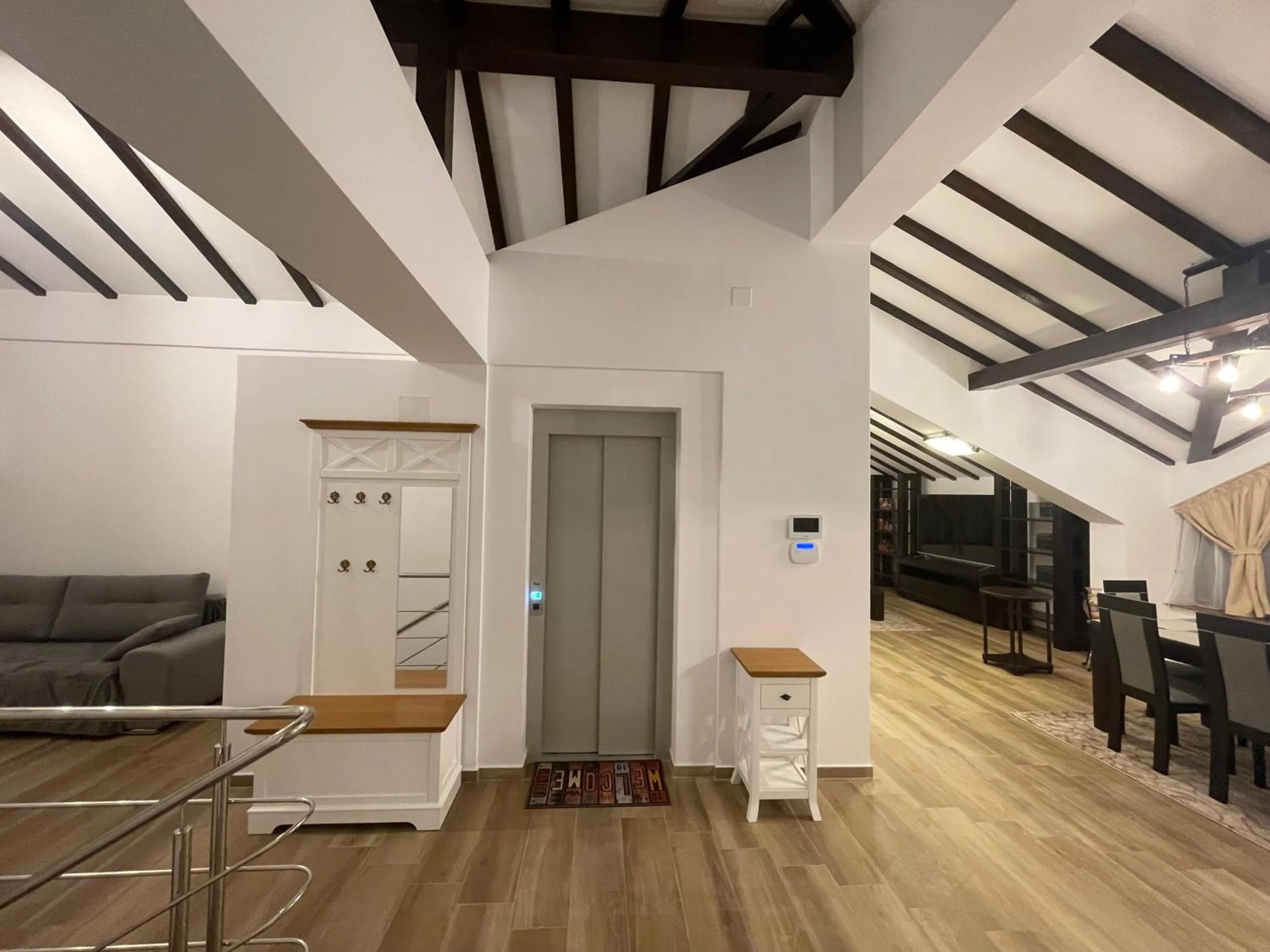 Facade/entrance in Iarca Inn