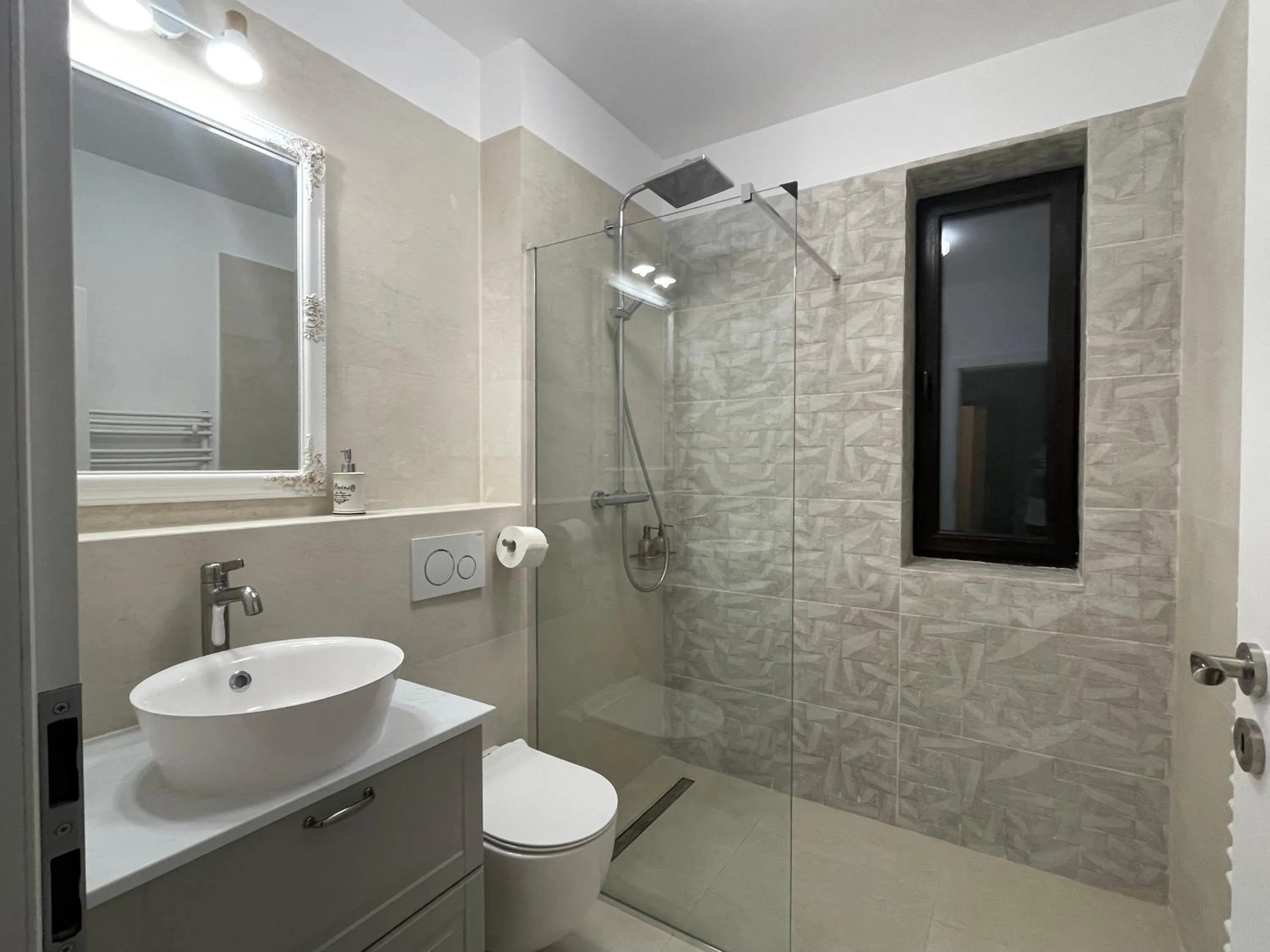 Bathroom in Iarca Inn