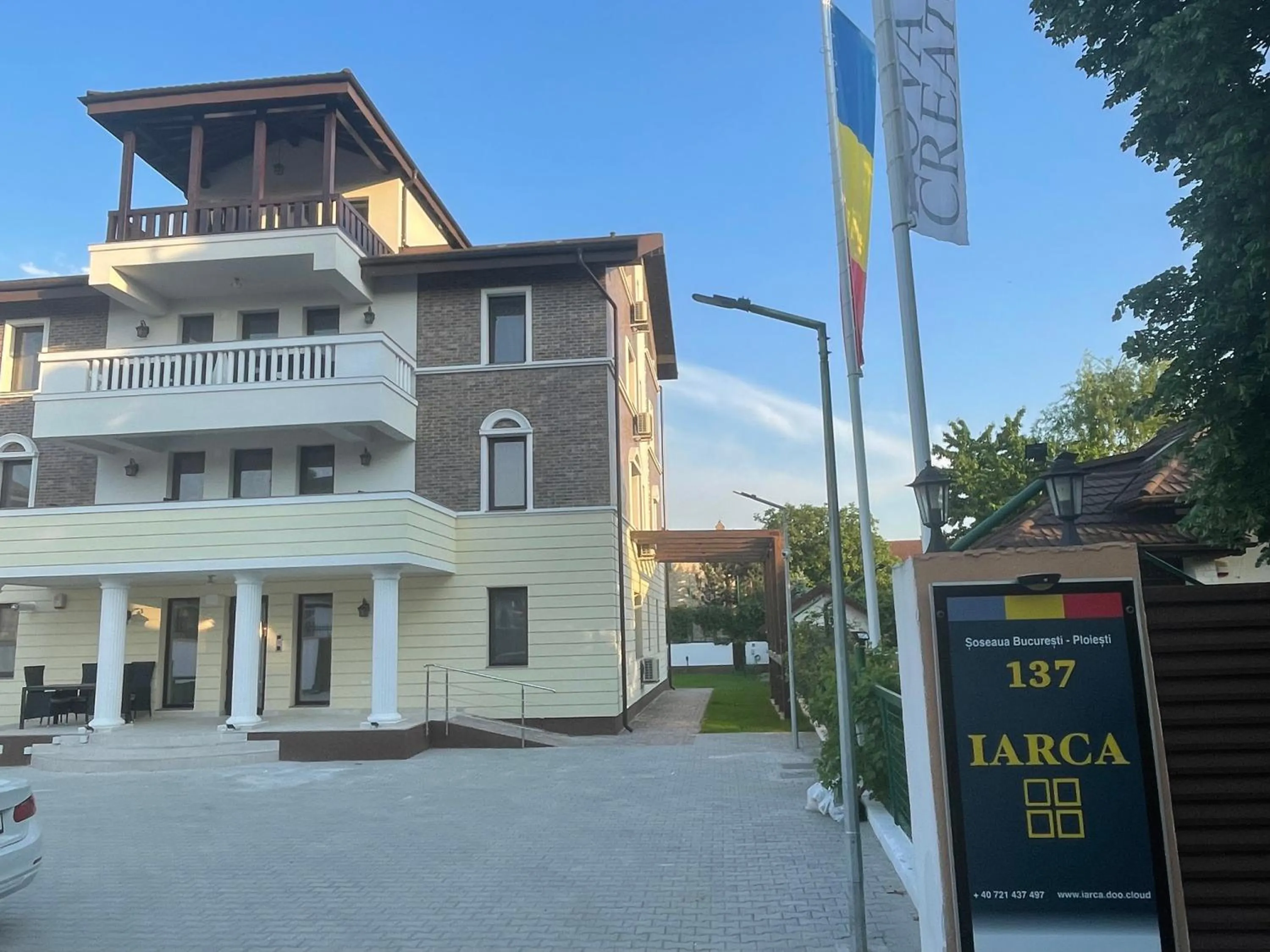 Property building in Iarca Inn