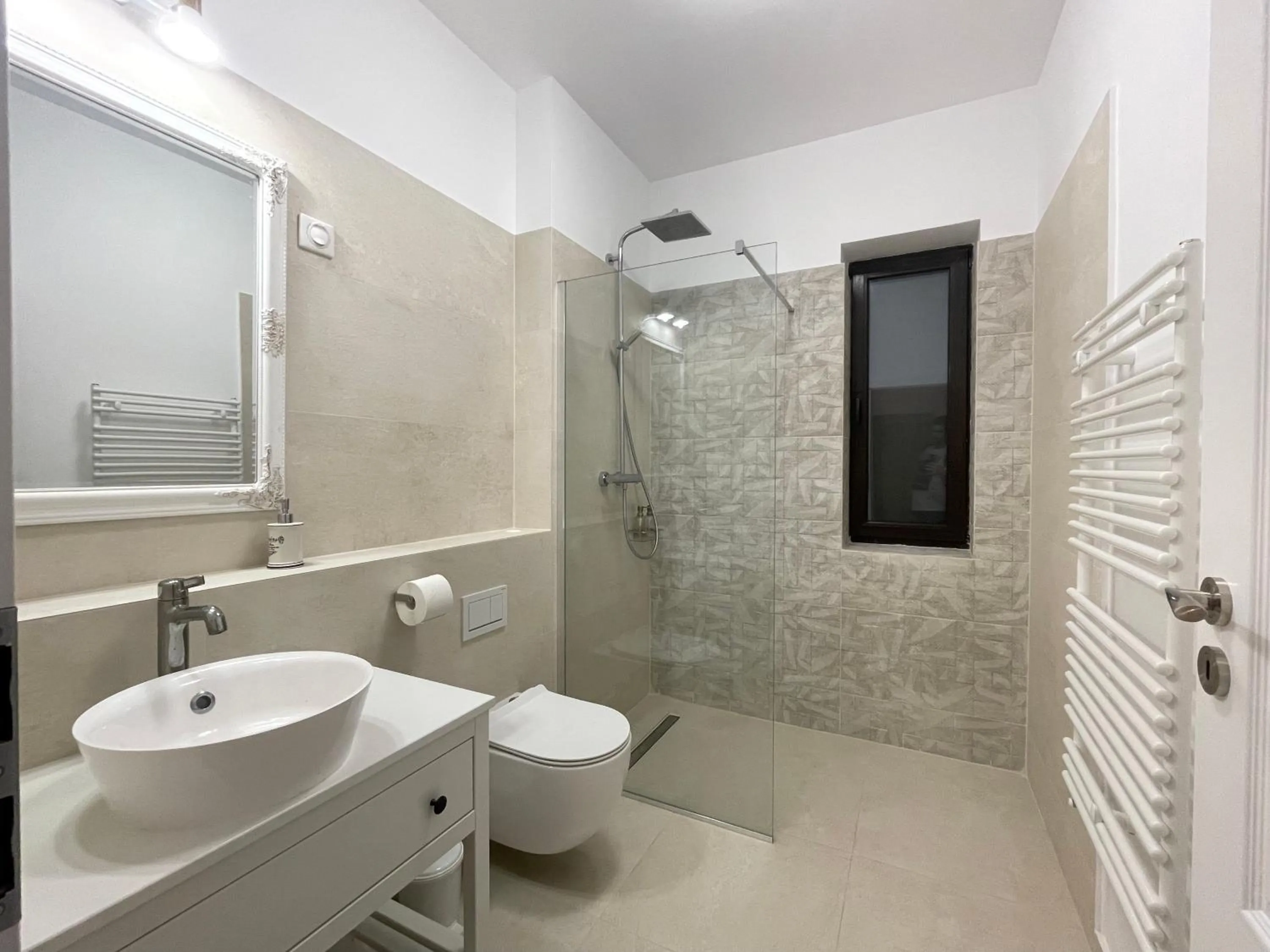 Bathroom in Iarca Inn